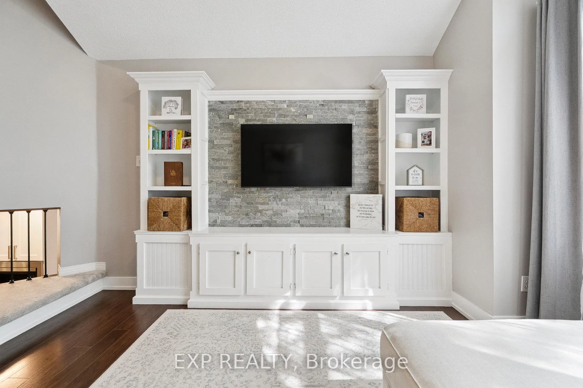 Photo 4 of 132 Harnesworth Crescent, Hamilton, Waterdown — HOMEH