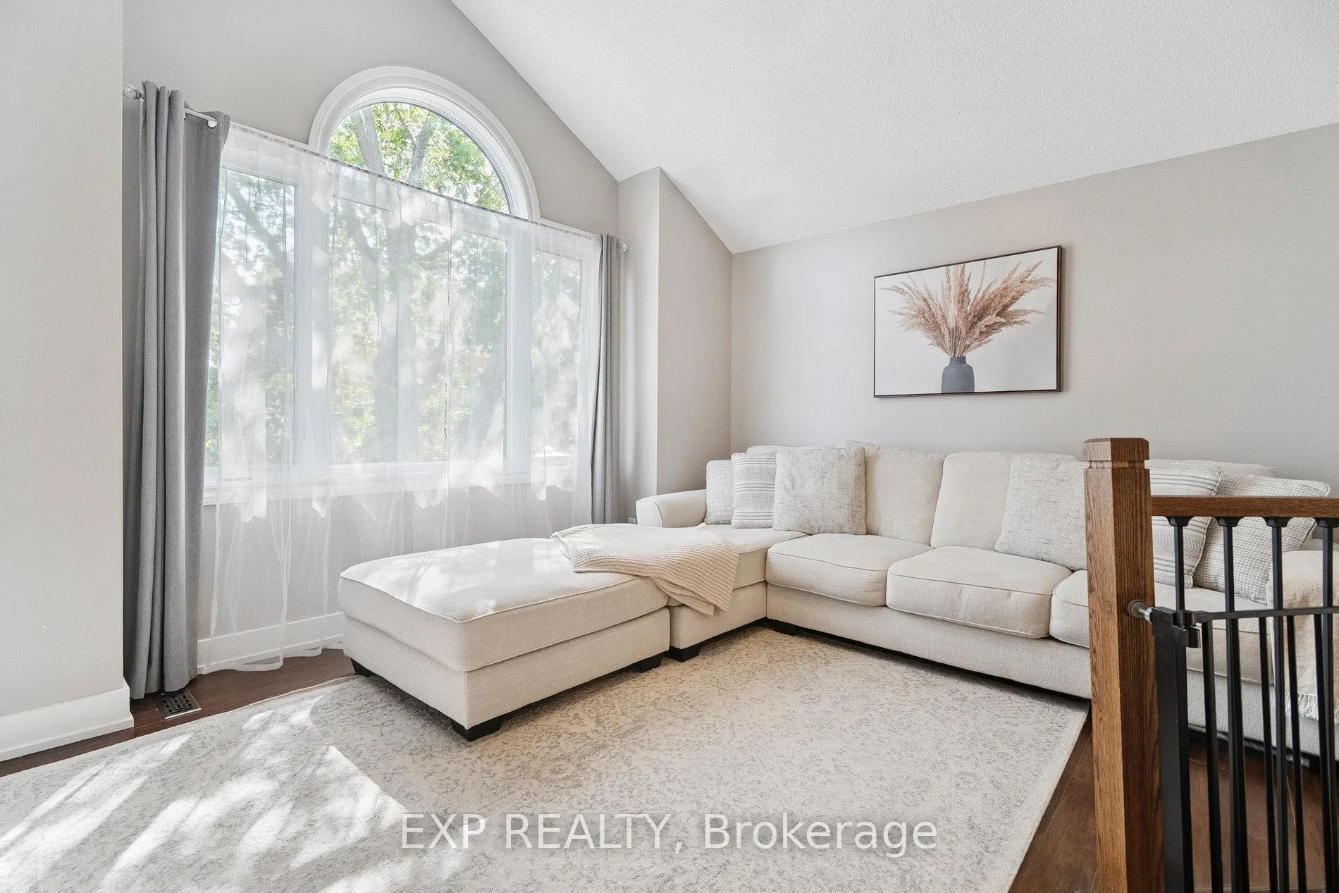 Photo 7 of 132 Harnesworth Crescent, Hamilton, Waterdown — HOMEH