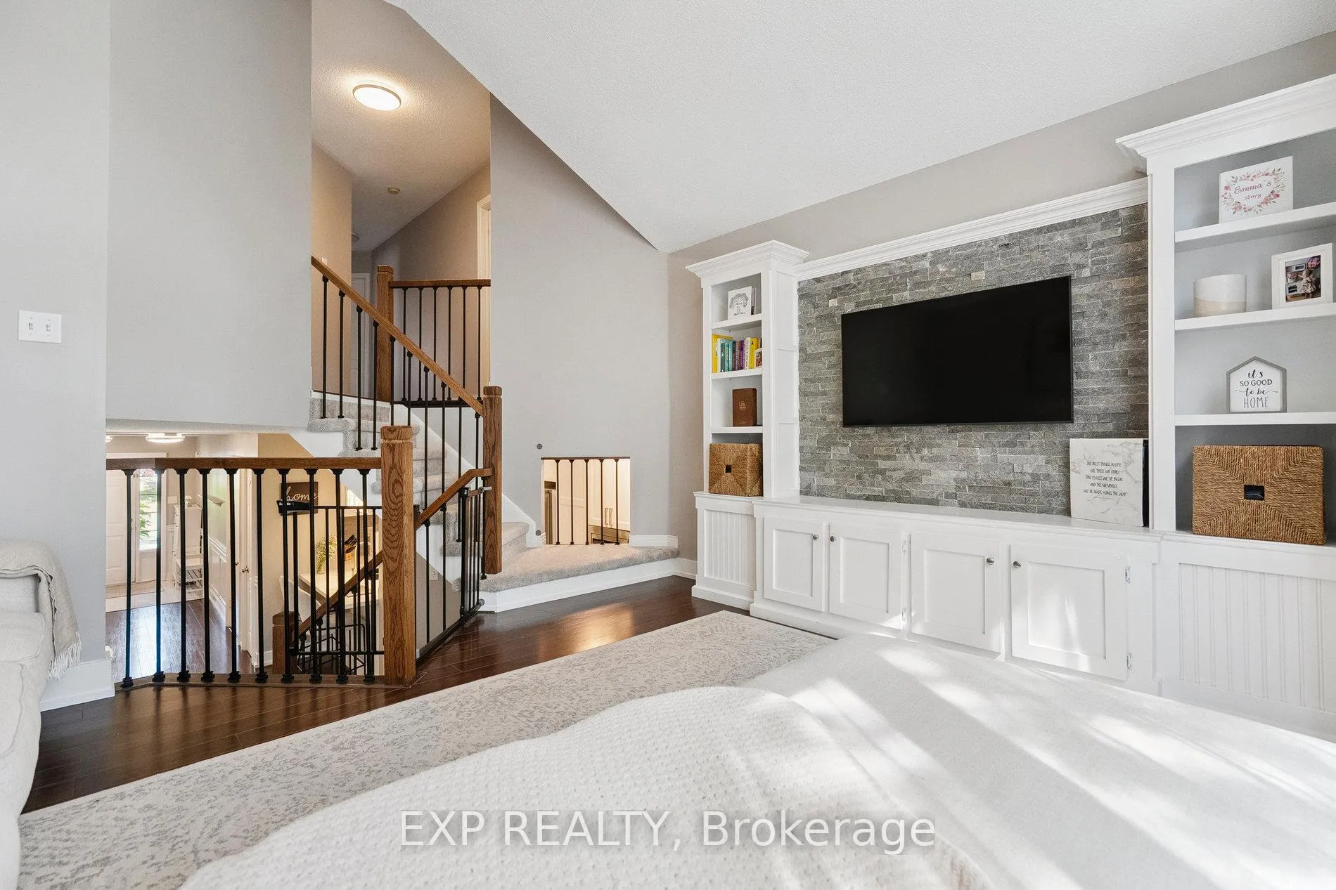 Photo 8 of 132 Harnesworth Crescent, Hamilton, Waterdown — HOMEH