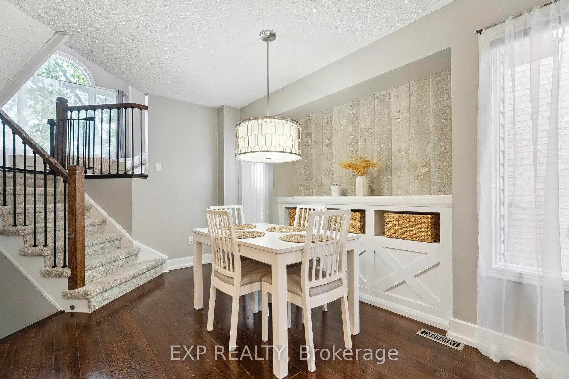Photo 10 of 132 Harnesworth Crescent, Hamilton, Waterdown — HOMEH