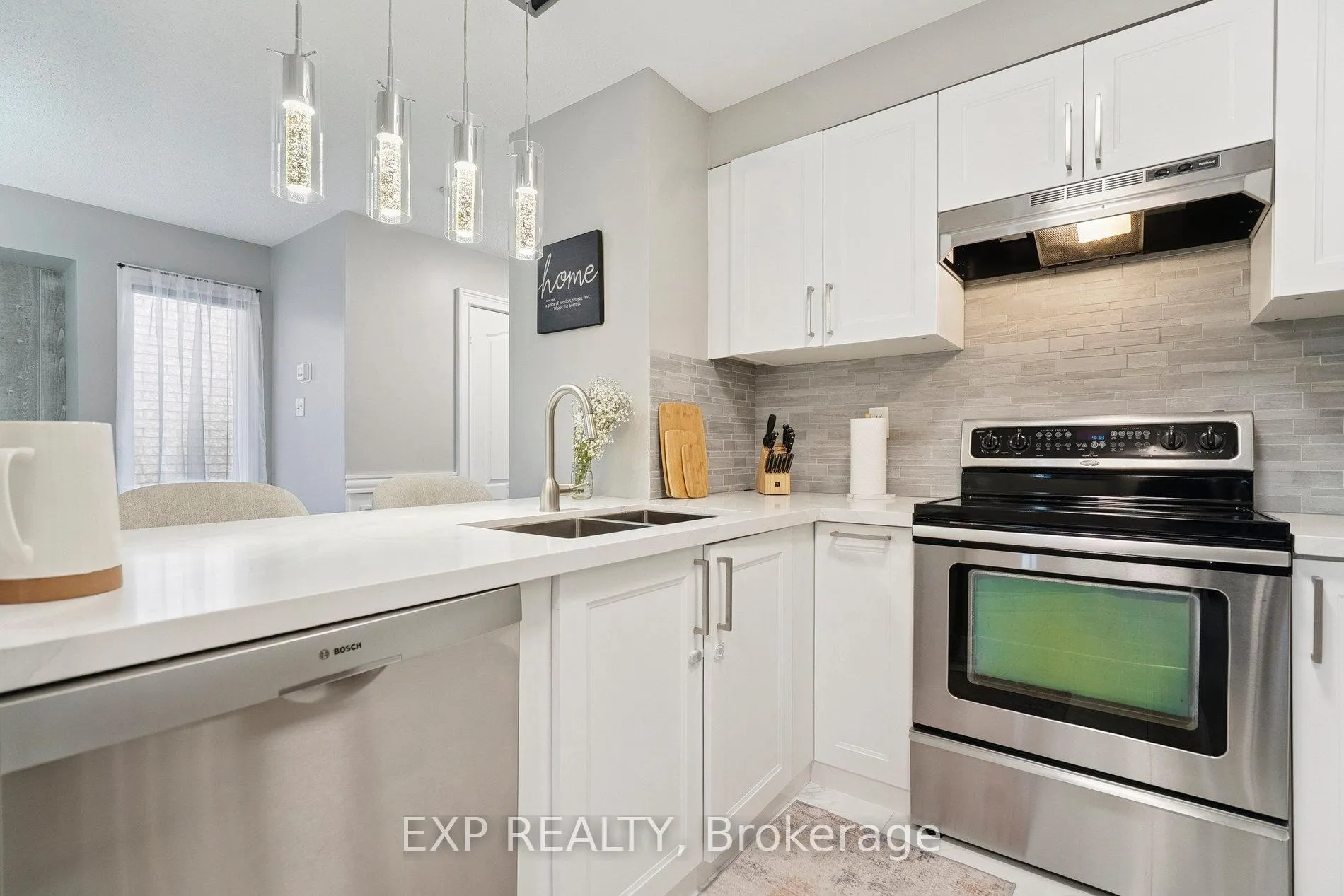 Photo 15 of 132 Harnesworth Crescent, Hamilton, Waterdown — HOMEH