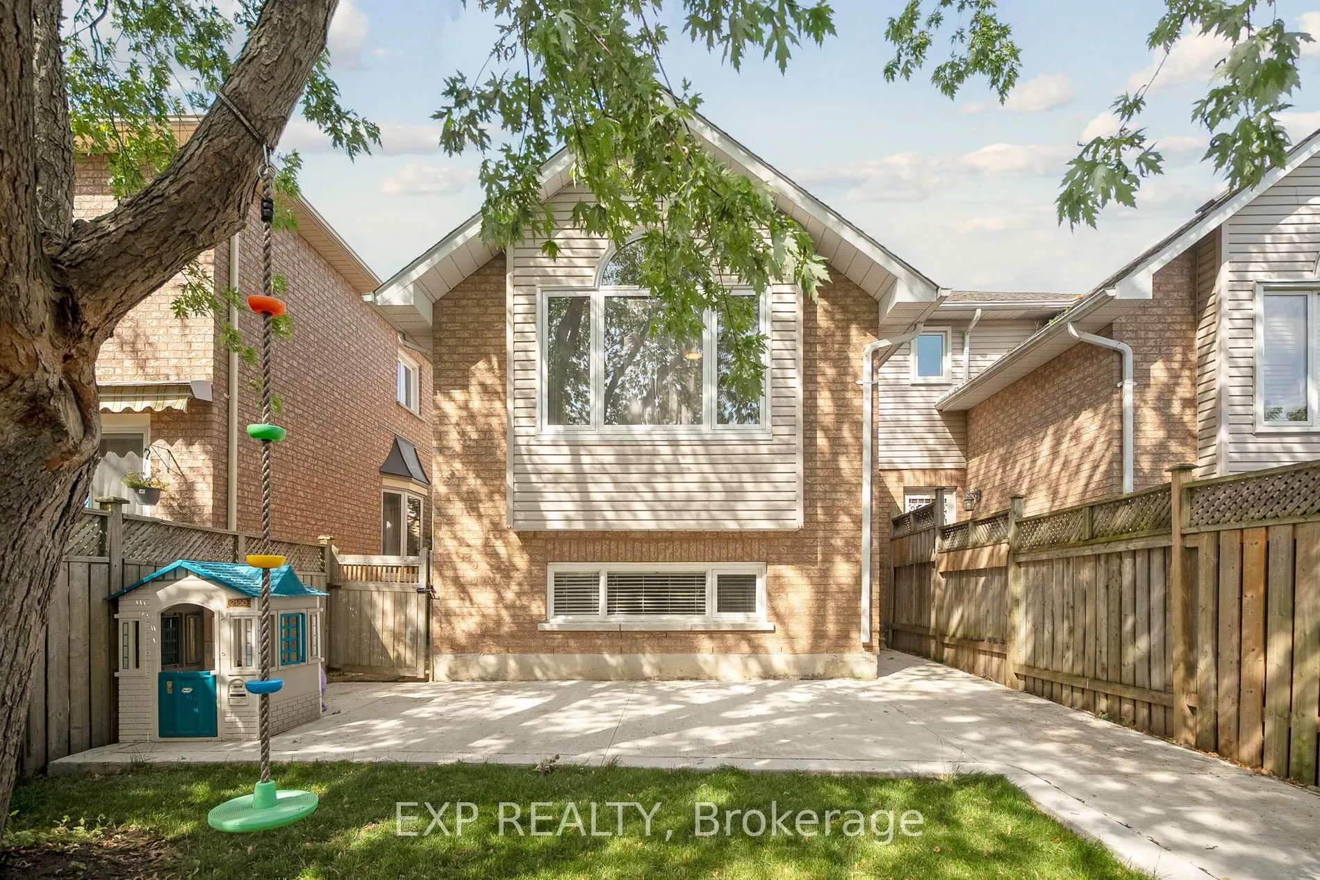 Photo 38 of 132 Harnesworth Crescent, Hamilton, Waterdown — HOMEH