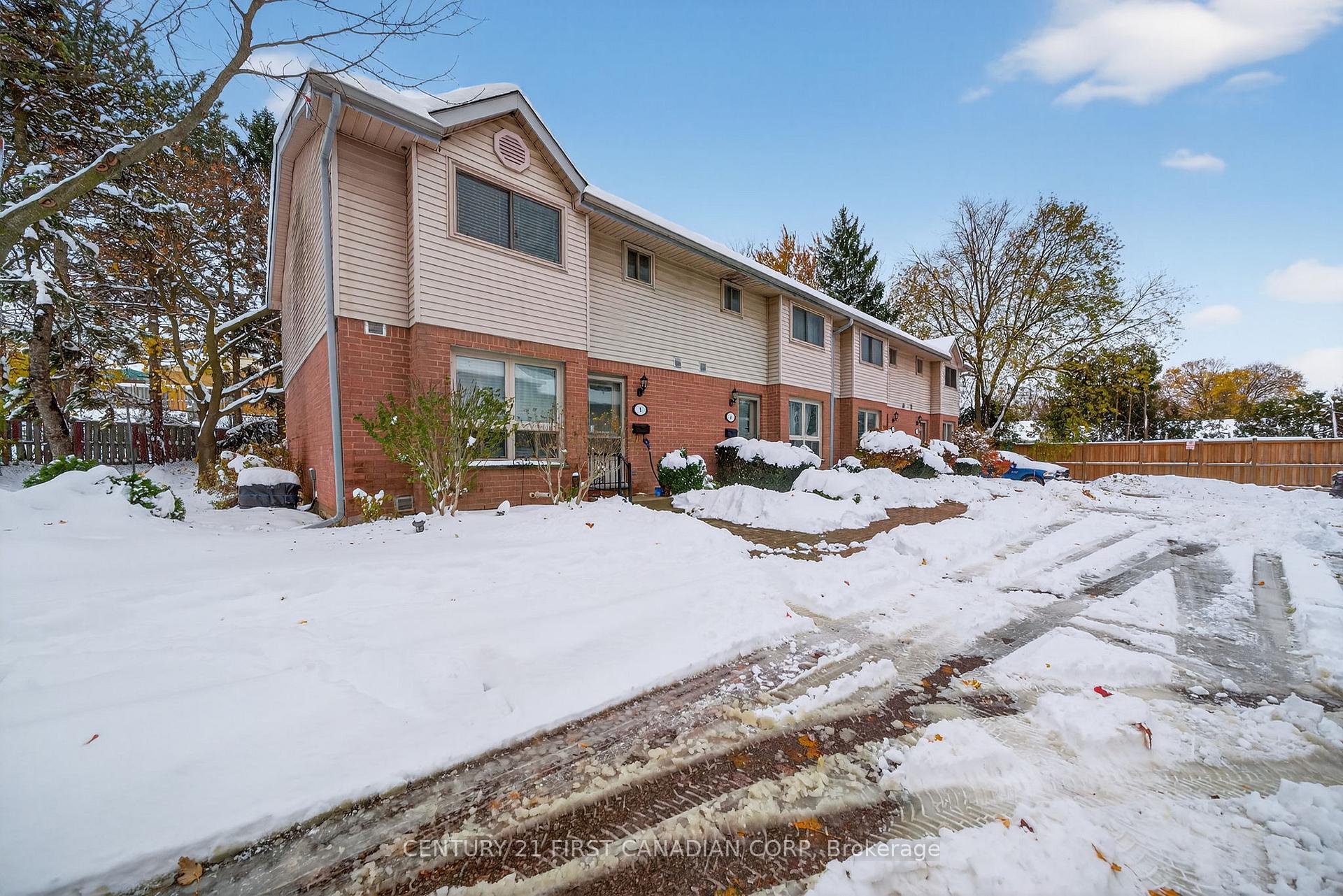 Front of Unit 3, 35 Waterman Avenue