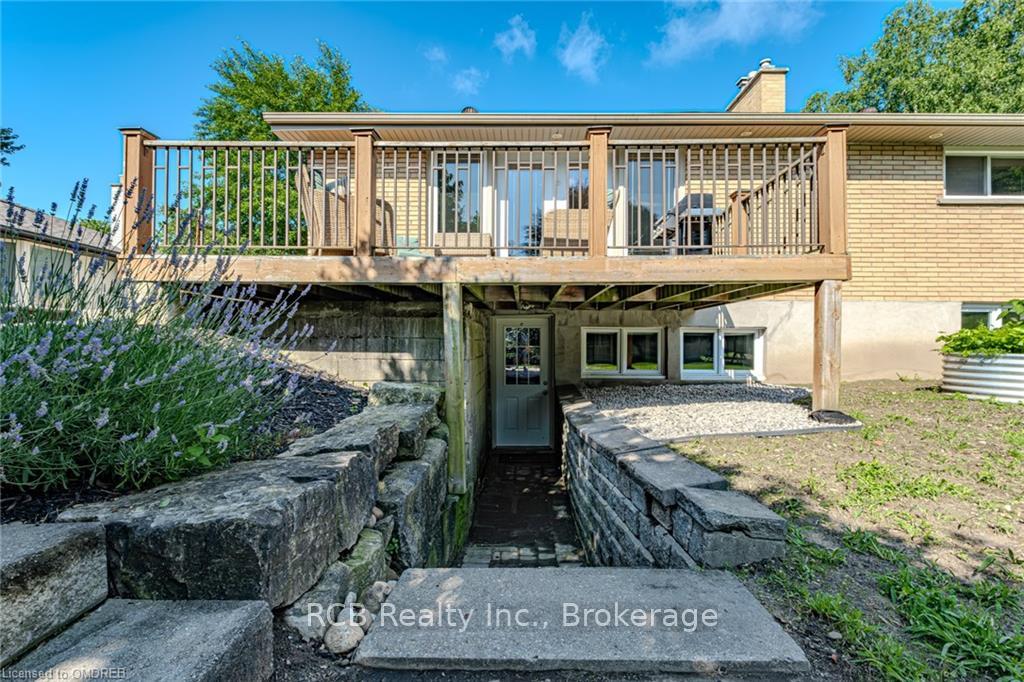 Photo 9 of 6 Lillian Street E, Brant, South Dumfries — HOMEH