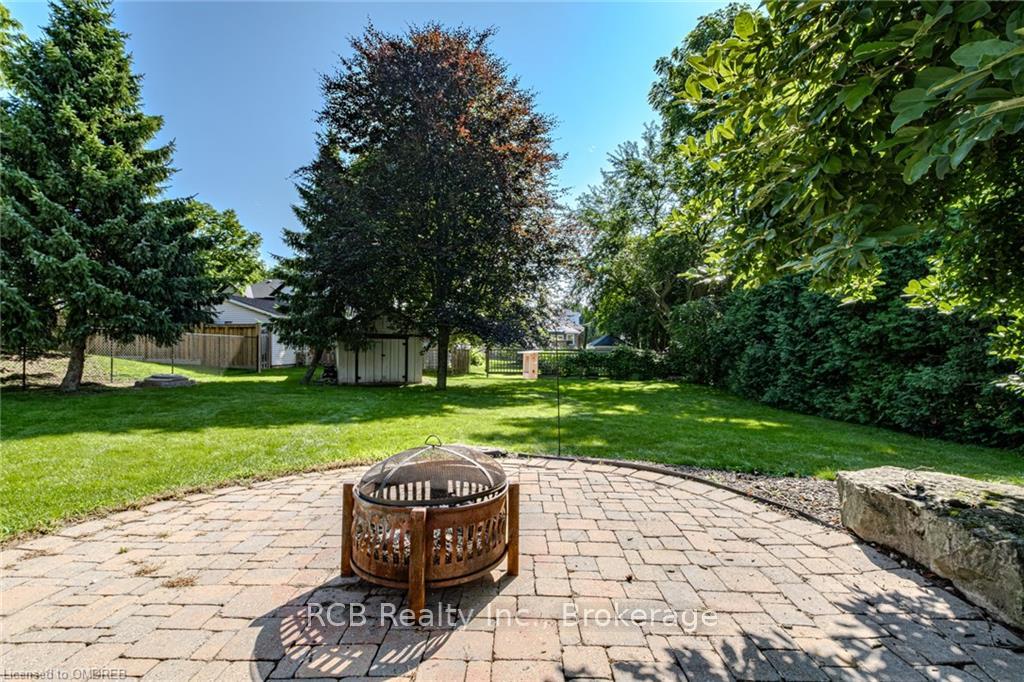 Photo 10 of 6 Lillian Street E, Brant, South Dumfries — HOMEH