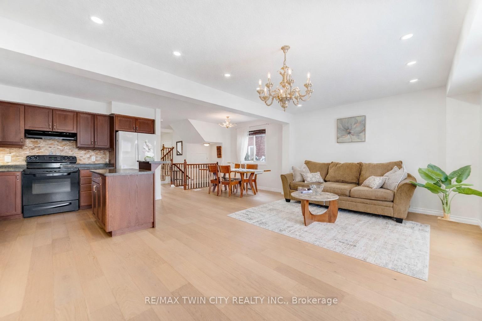 Photo 4 of 220 Lemon Grass Crescent, Kitchener — HOMEH