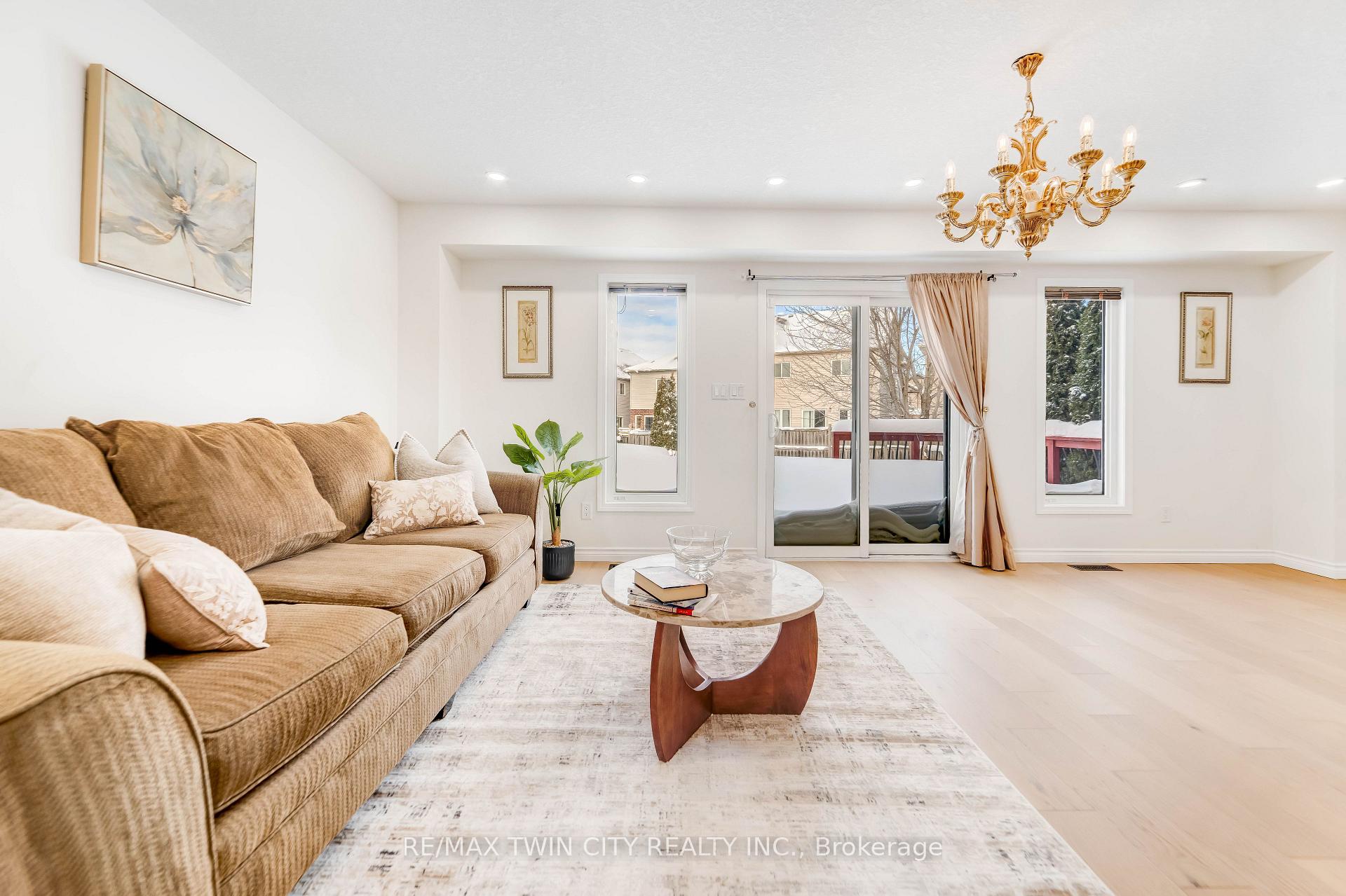 Photo 6 of 220 Lemon Grass Crescent, Kitchener — HOMEH