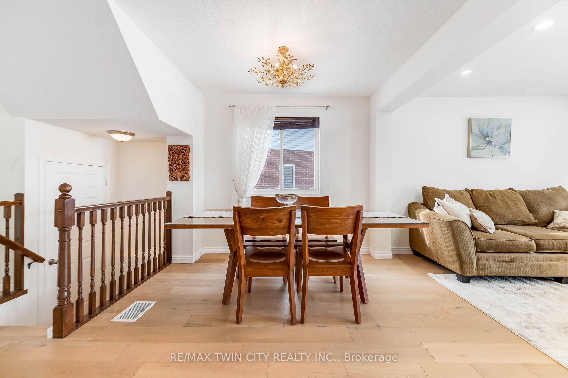 Photo 12 of 220 Lemon Grass Crescent, Kitchener — HOMEH