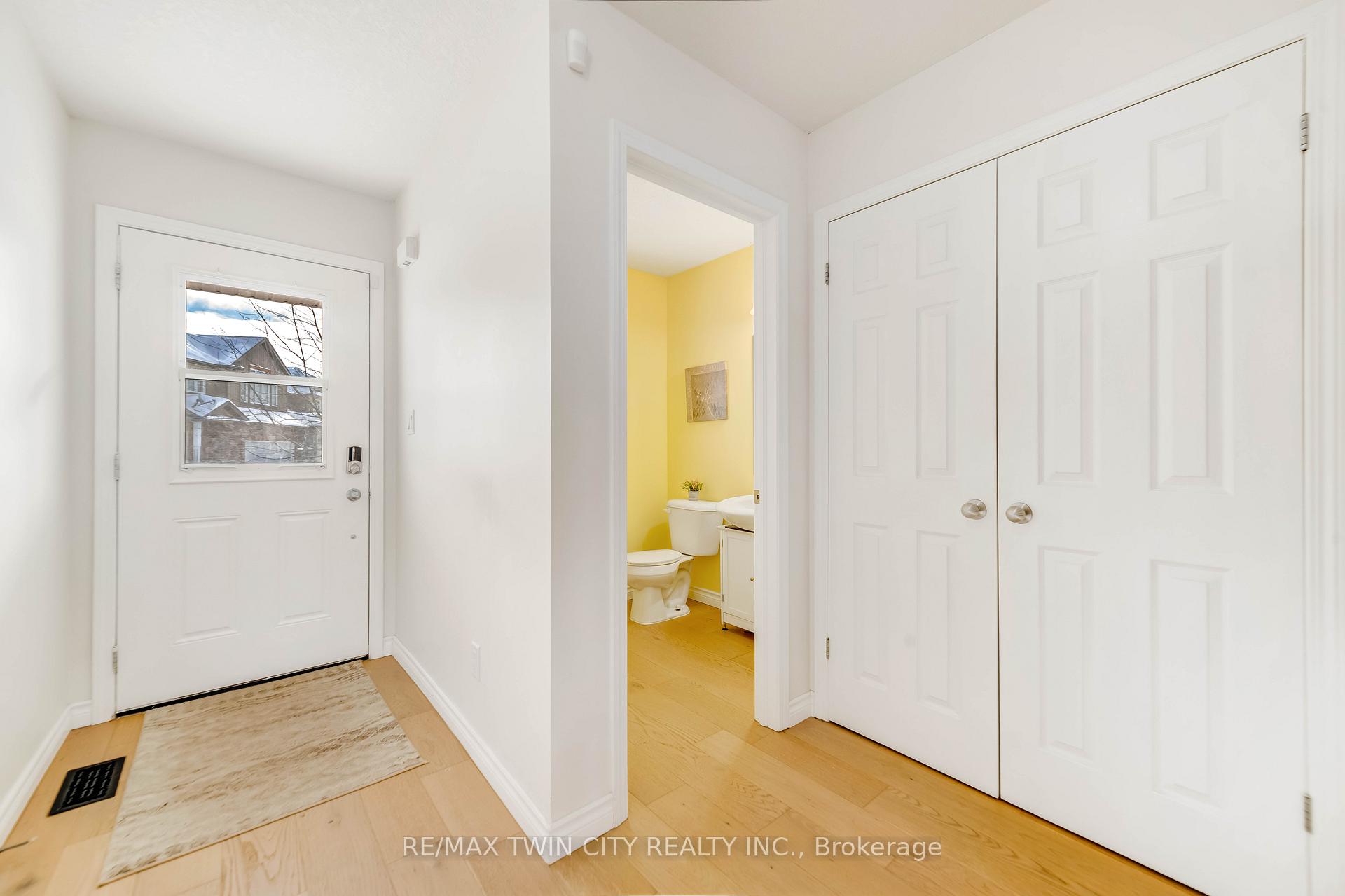 Photo 14 of 220 Lemon Grass Crescent, Kitchener — HOMEH