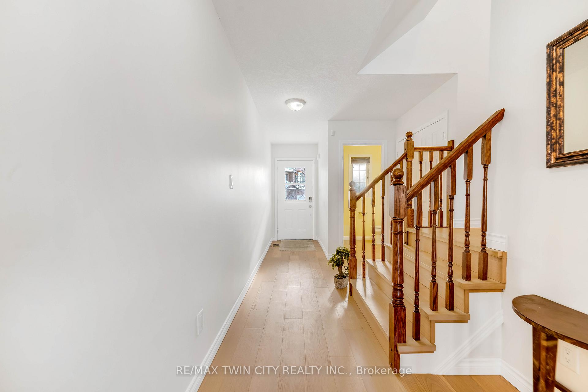 Photo 16 of 220 Lemon Grass Crescent, Kitchener — HOMEH