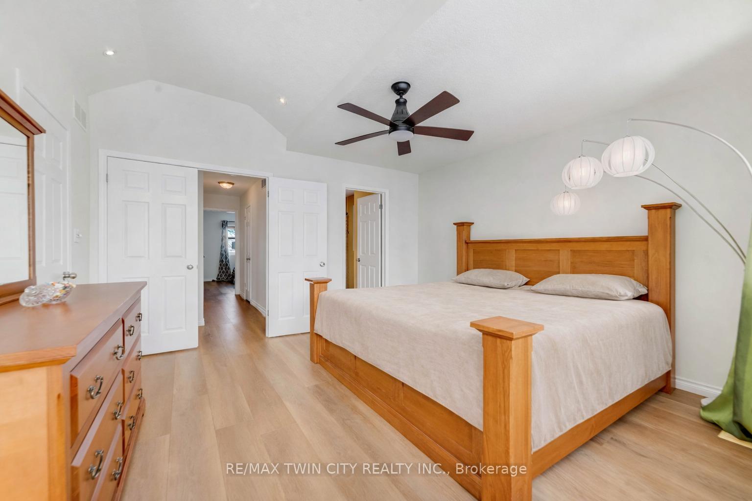 Photo 18 of 220 Lemon Grass Crescent, Kitchener — HOMEH
