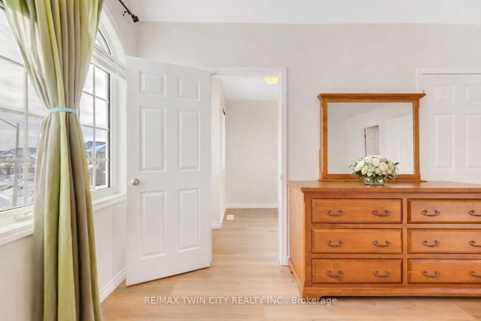 Photo 19 of 220 Lemon Grass Crescent, Kitchener — HOMEH