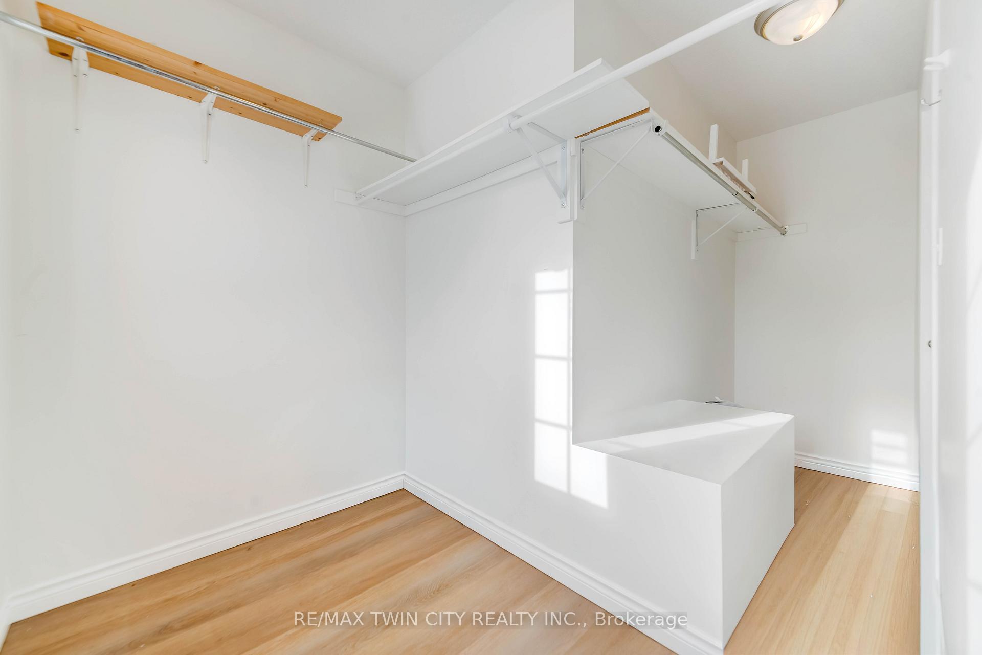 Photo 20 of 220 Lemon Grass Crescent, Kitchener — HOMEH