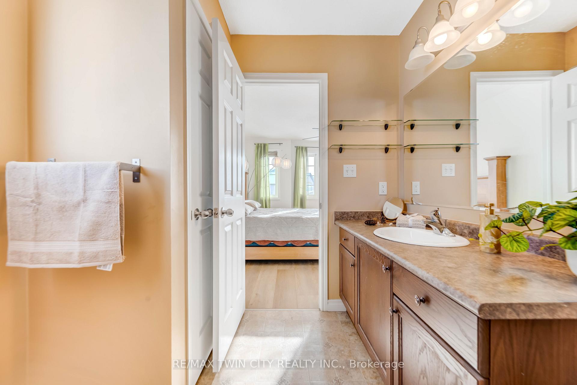 Photo 22 of 220 Lemon Grass Crescent, Kitchener — HOMEH