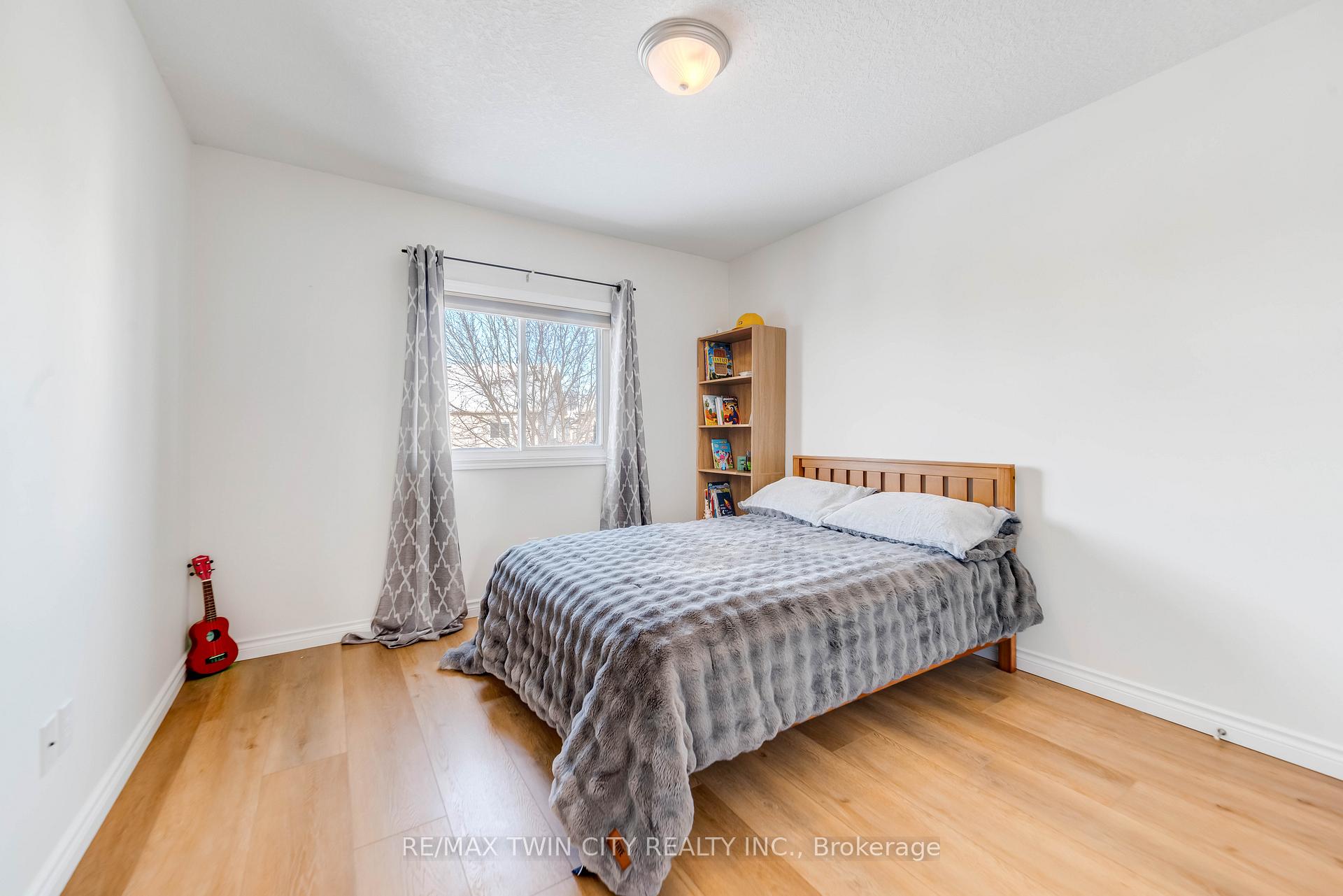 Photo 25 of 220 Lemon Grass Crescent, Kitchener — HOMEH