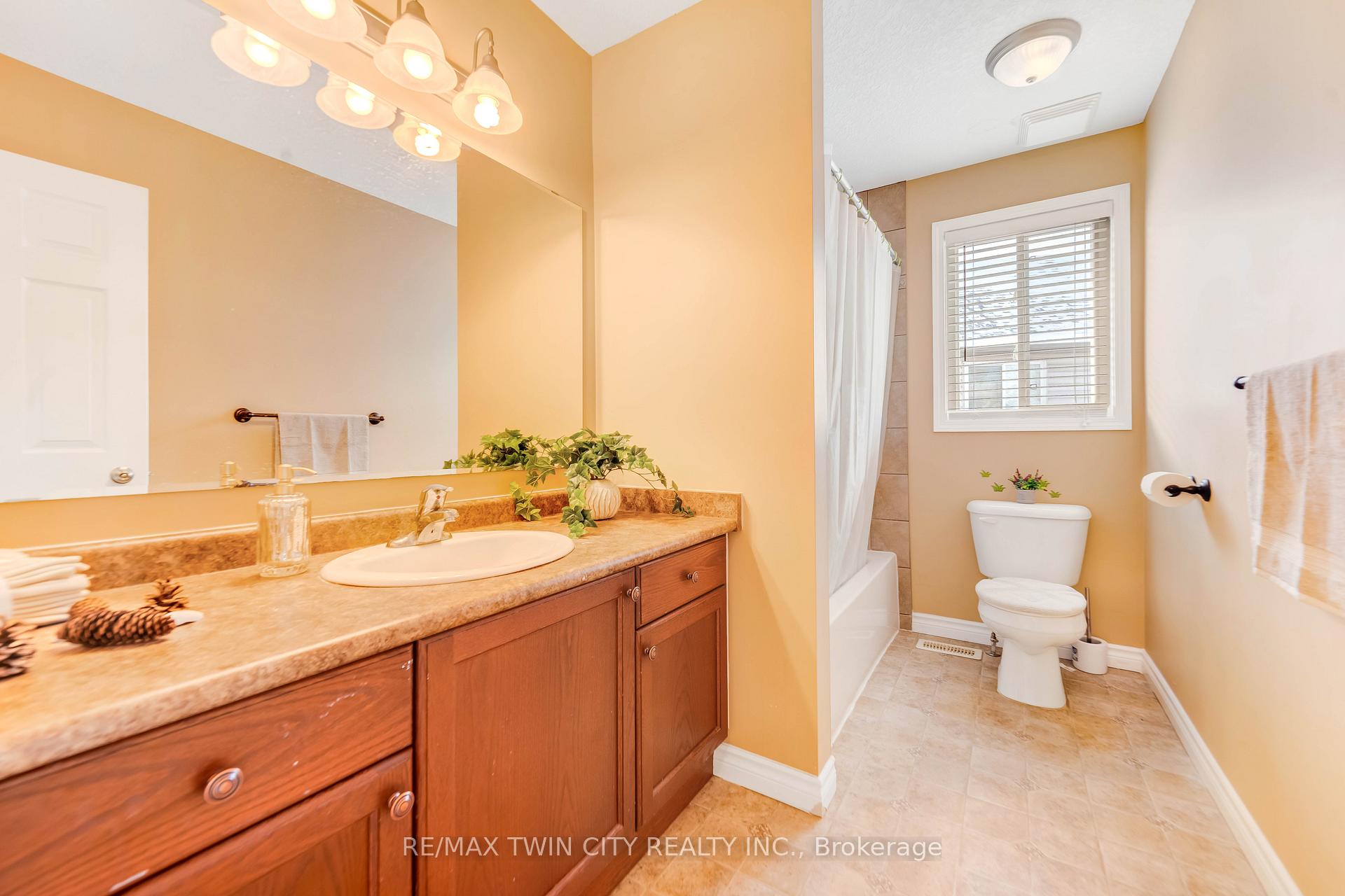 Photo 26 of 220 Lemon Grass Crescent, Kitchener — HOMEH