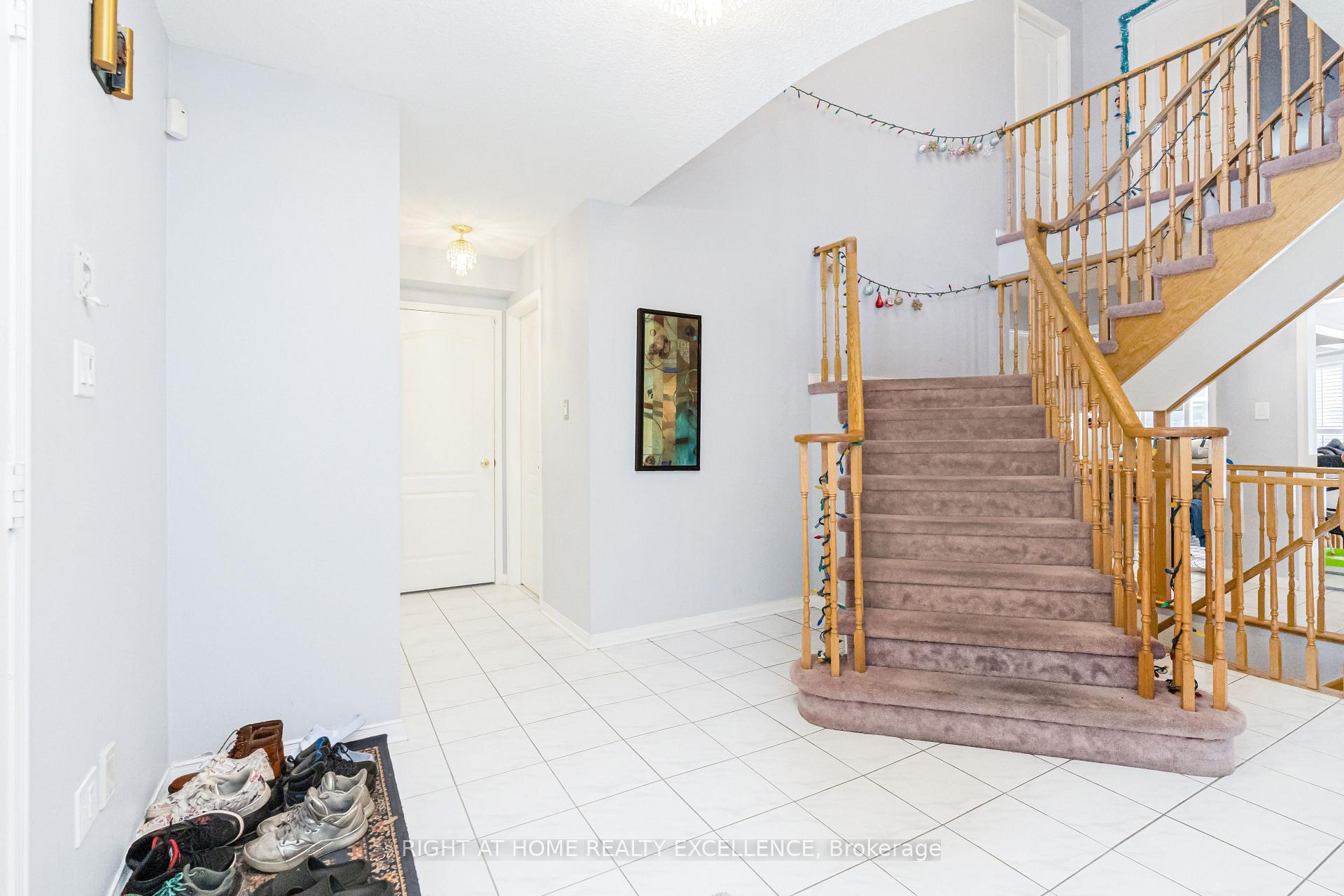 Photo 3 of 106 Royal Valley Drive, Caledon, Rural Caledon — HOMEH