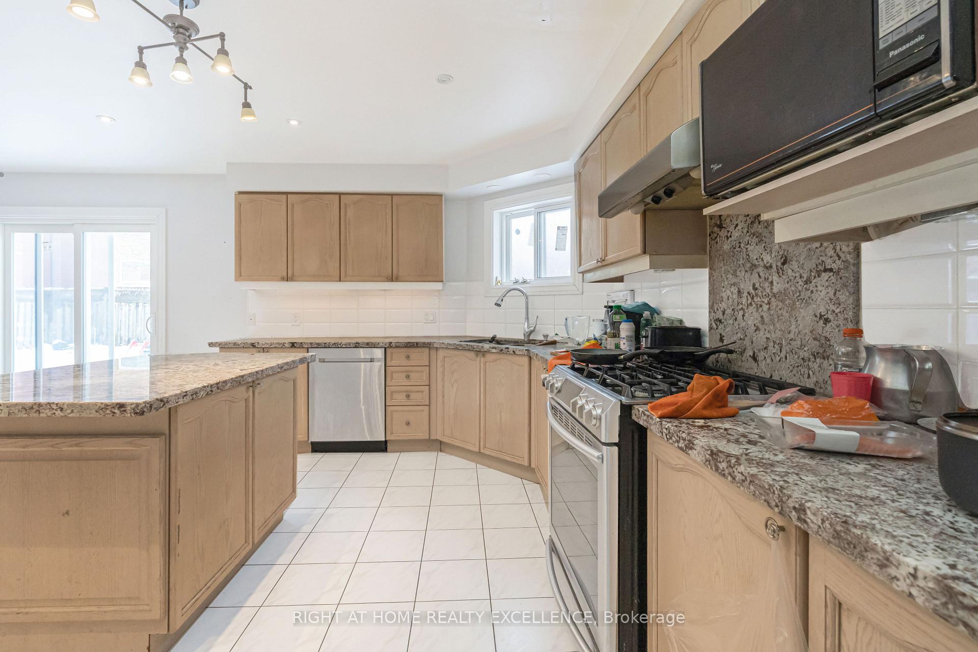Photo 17 of 106 Royal Valley Drive, Caledon, Rural Caledon — HOMEH