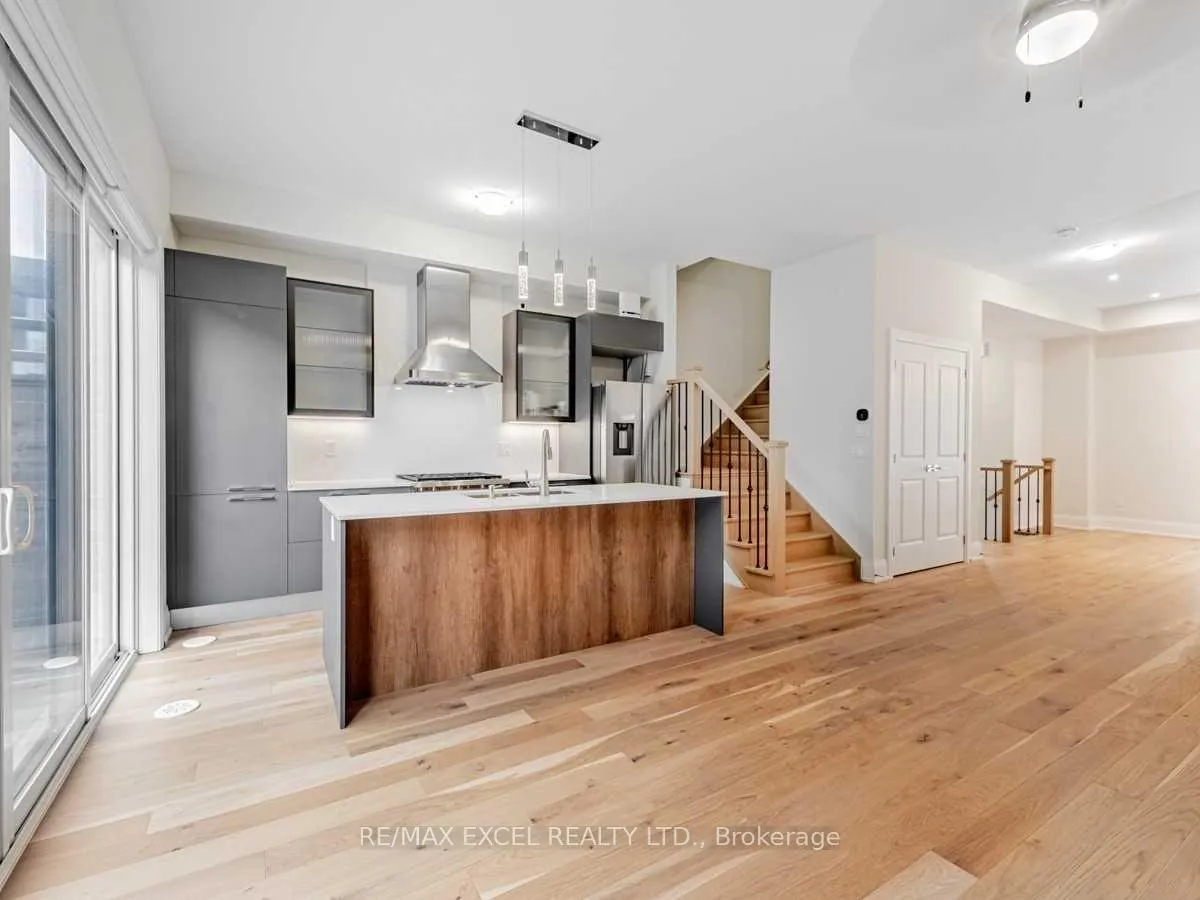 Photo 3 of 889 Clark Avenue W, Vaughan, Brownridge — HOMEH