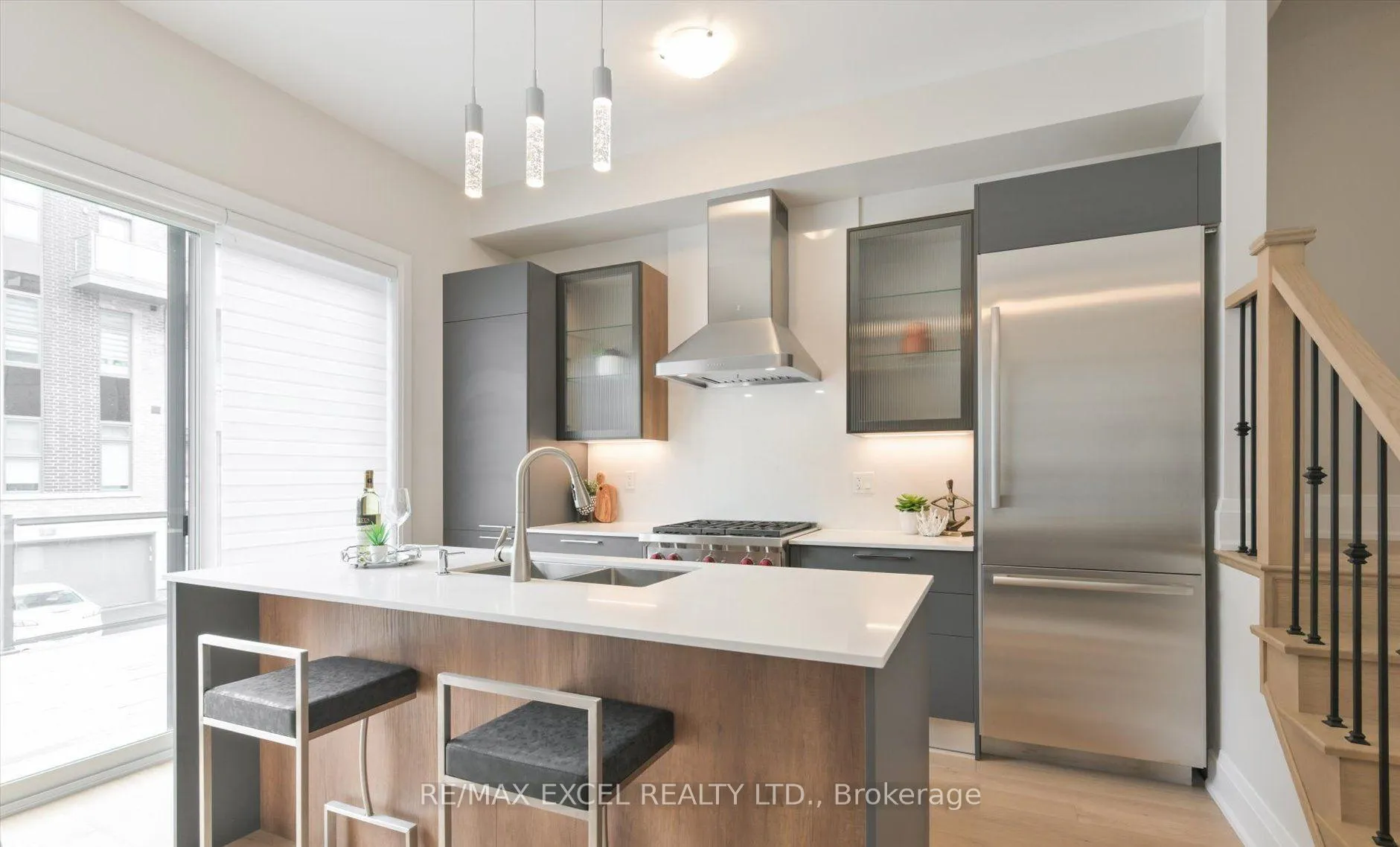 Photo 6 of 889 Clark Avenue W, Vaughan, Brownridge — HOMEH