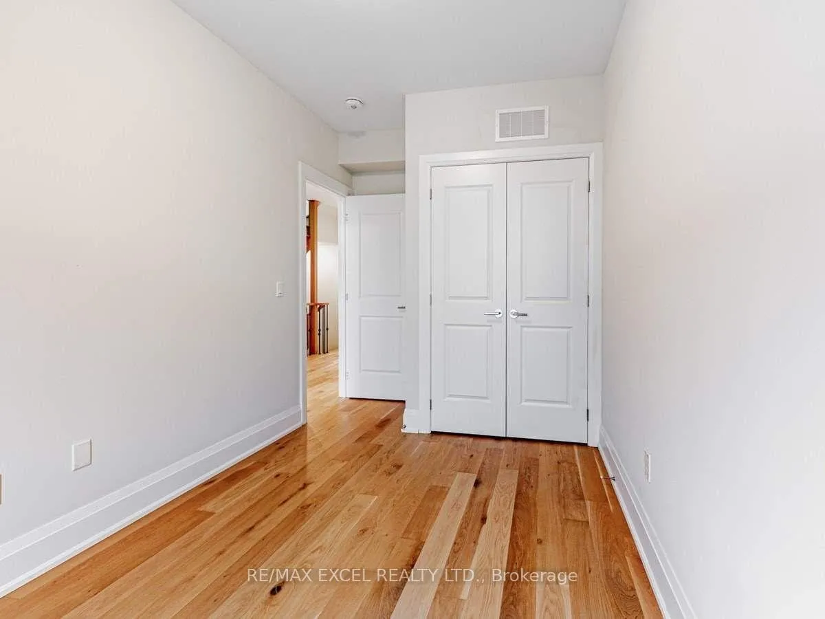 Photo 7 of 889 Clark Avenue W, Vaughan, Brownridge — HOMEH
