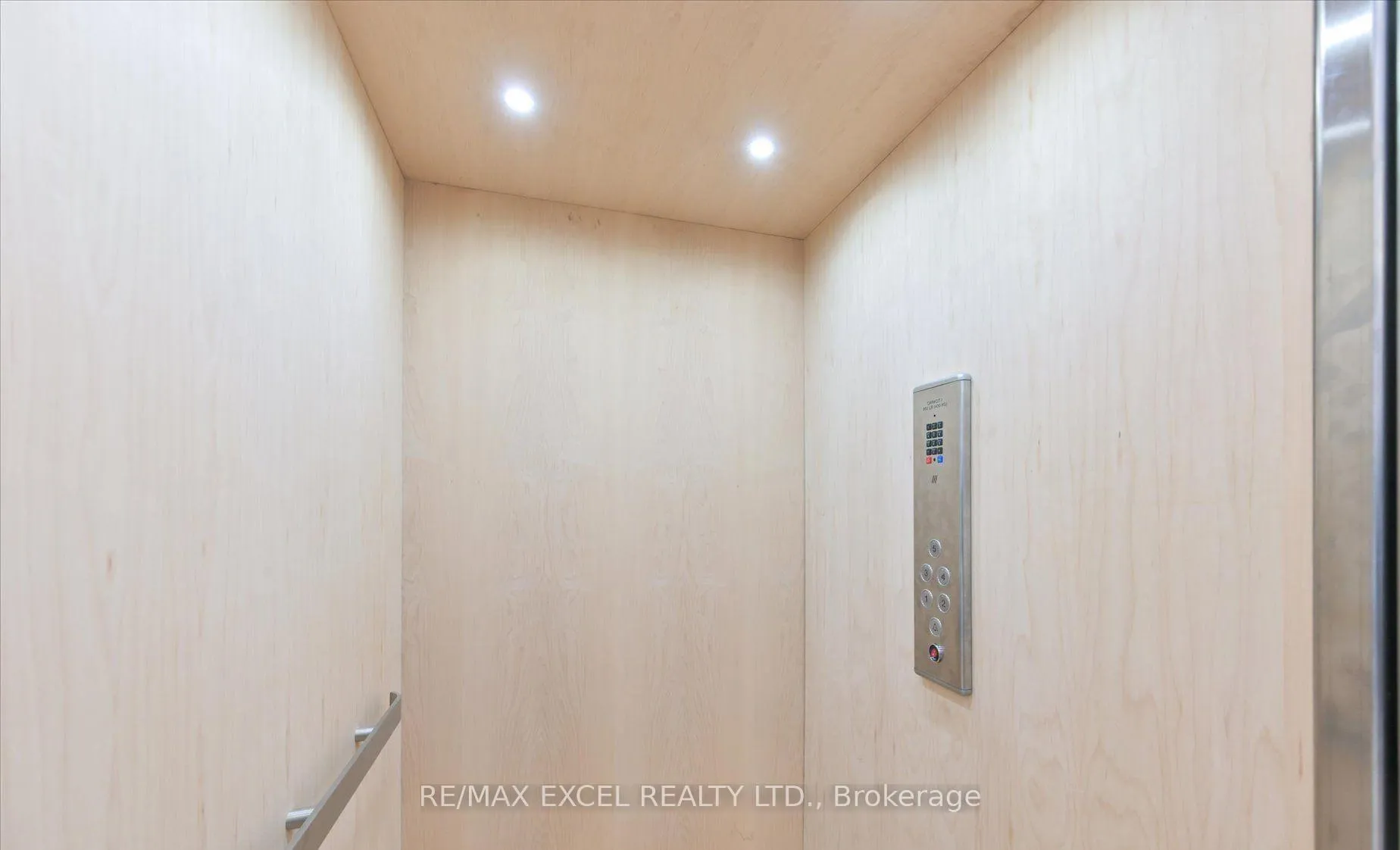 Photo 8 of 889 Clark Avenue W, Vaughan, Brownridge — HOMEH