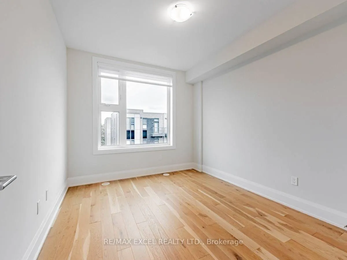 Photo 10 of 889 Clark Avenue W, Vaughan, Brownridge — HOMEH