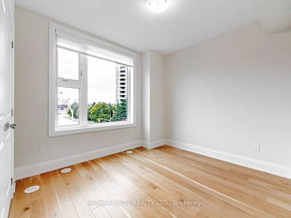Photo 13 of 889 Clark Avenue W, Vaughan, Brownridge — HOMEH