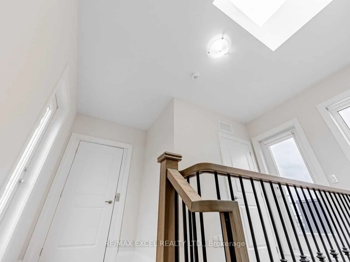 Photo 18 of 889 Clark Avenue W, Vaughan, Brownridge — HOMEH