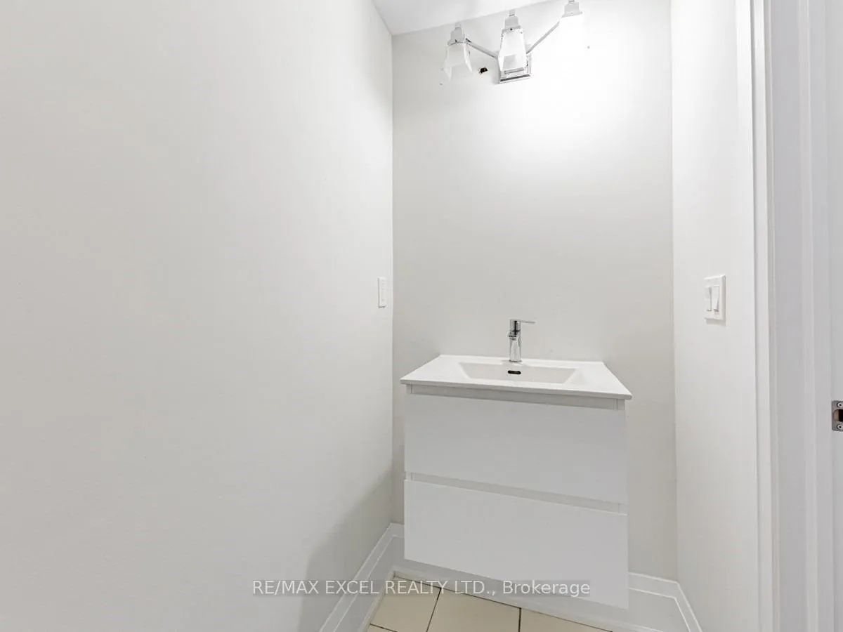 Photo 23 of 889 Clark Avenue W, Vaughan, Brownridge — HOMEH