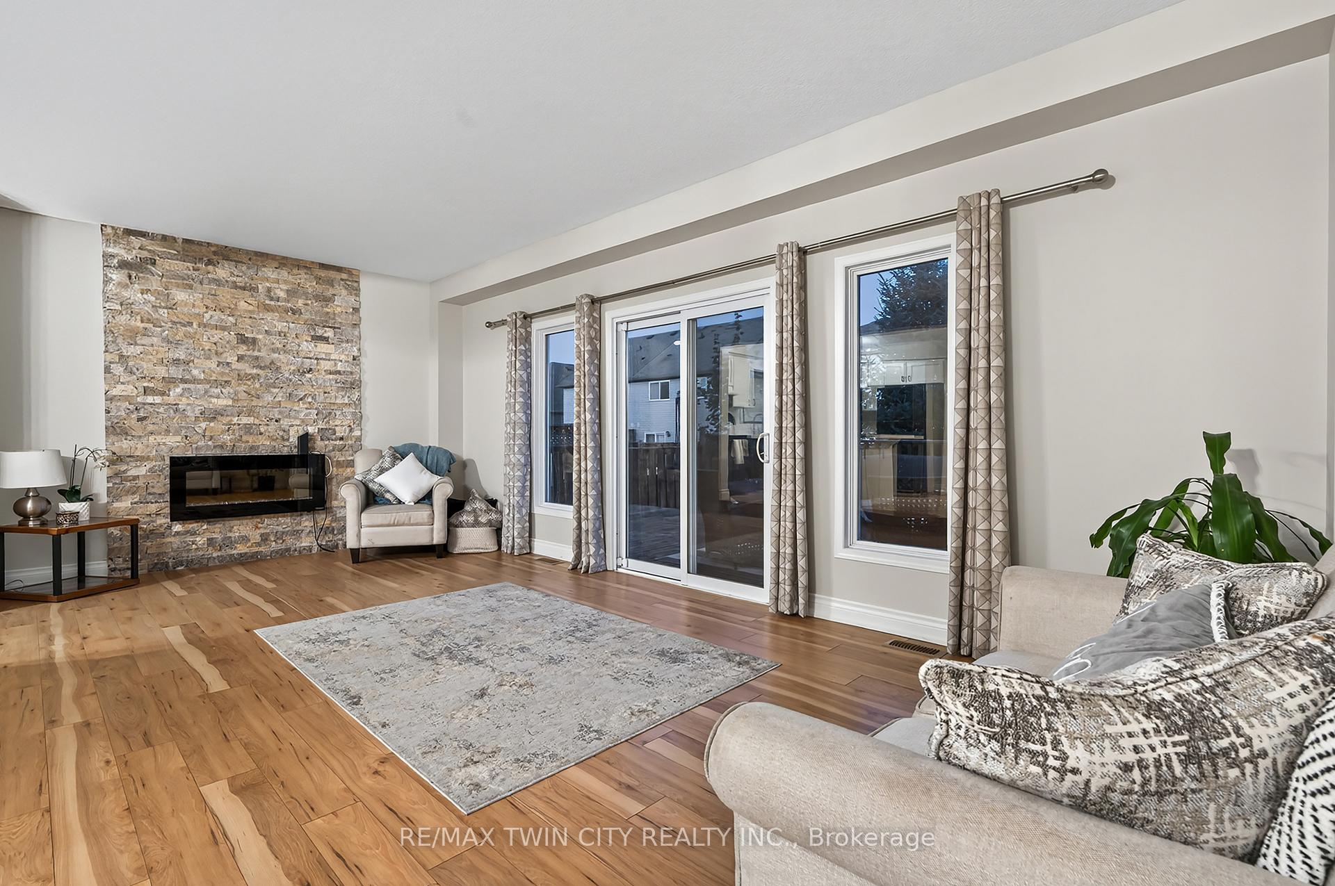 Photo 5 of 70 Cannes Street, Kitchener, Huron Park — HOMEH