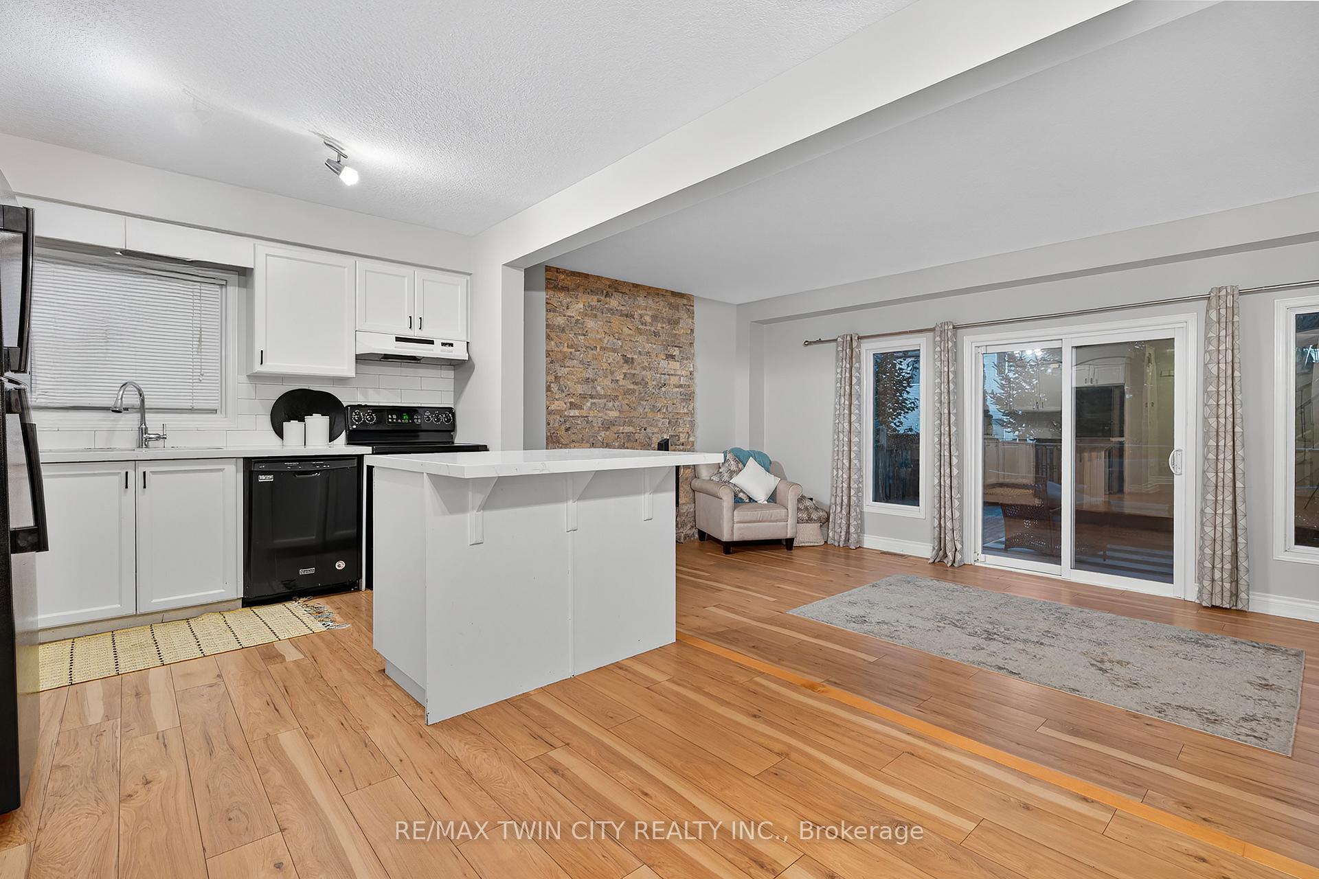 Photo 10 of 70 Cannes Street, Kitchener, Huron Park — HOMEH