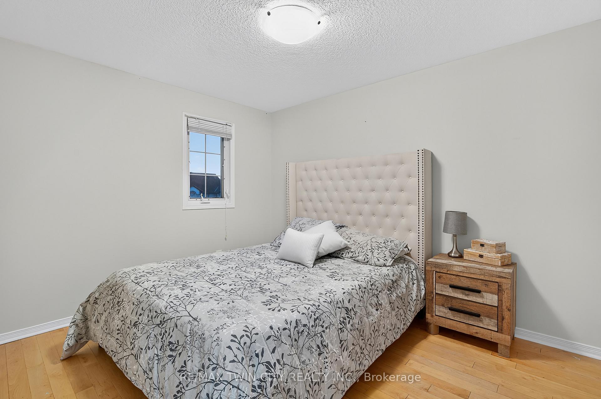 Photo 17 of 70 Cannes Street, Kitchener, Huron Park — HOMEH