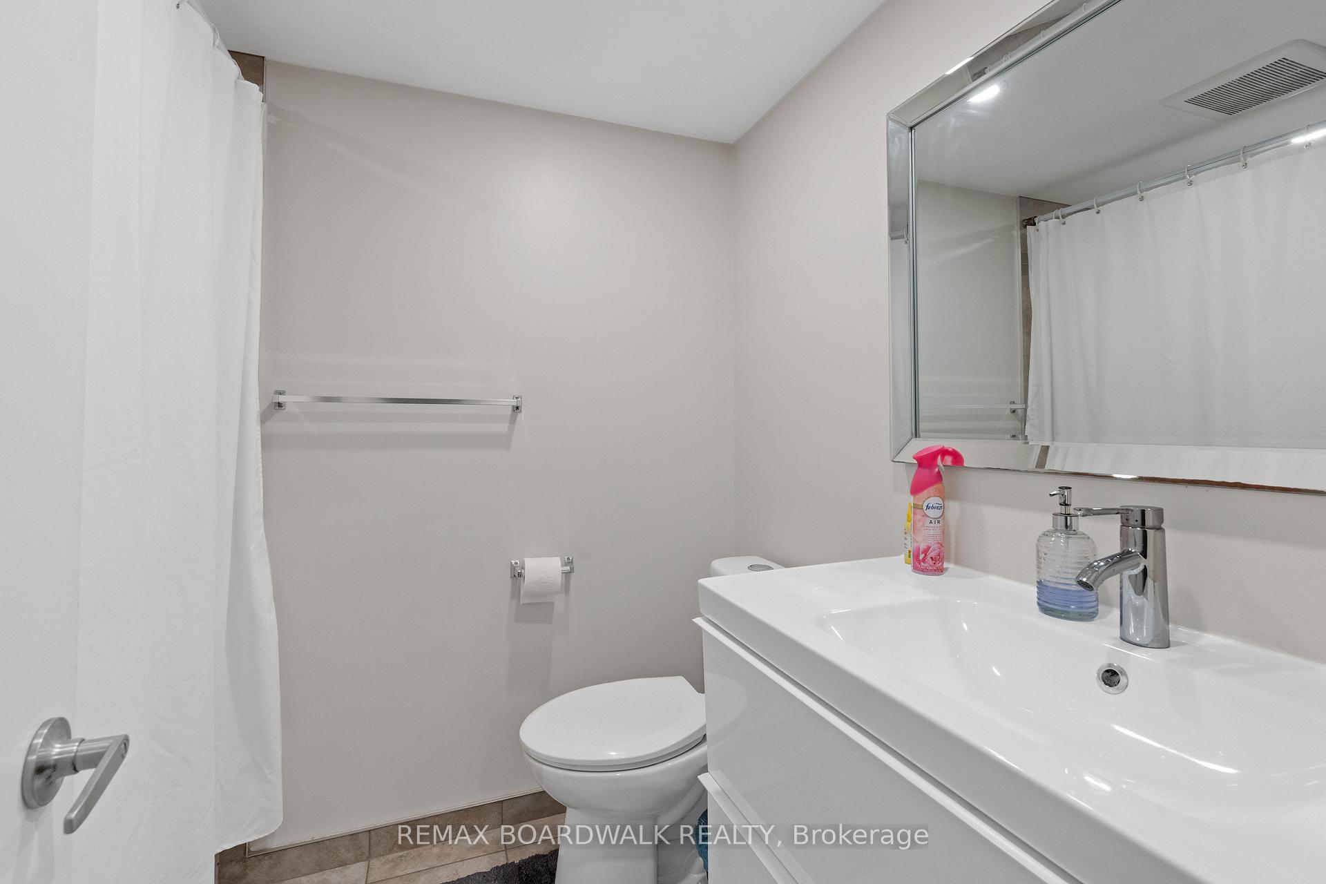 Photo 4 of Unit B, 1318 Highgate Road, Ottawa, Parkway Park — HOMEH