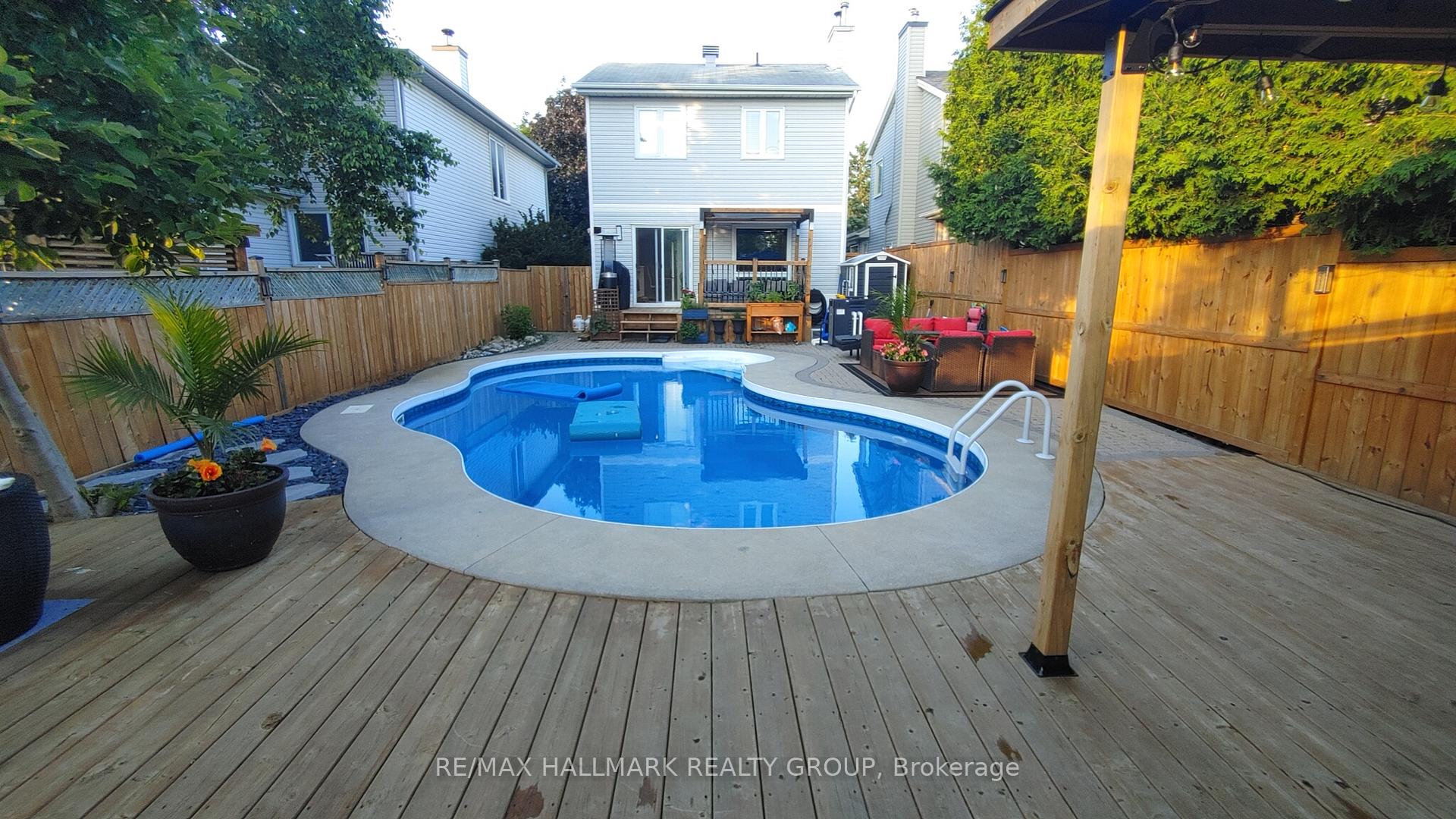 Photo 3 of 52 Peacock Crescent, Ottawa, Barrhaven - Cedargrove/Fraserdale — HOMEH