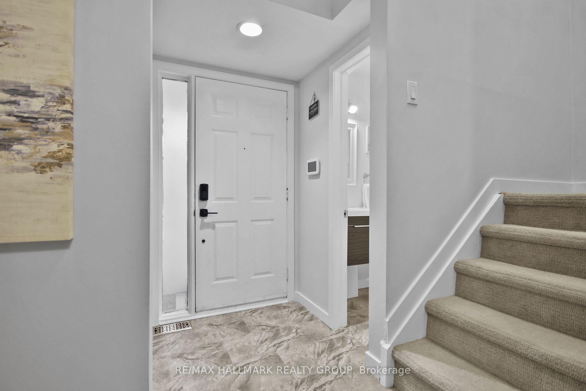 Photo 5 of 52 Peacock Crescent, Ottawa, Barrhaven - Cedargrove/Fraserdale — HOMEH