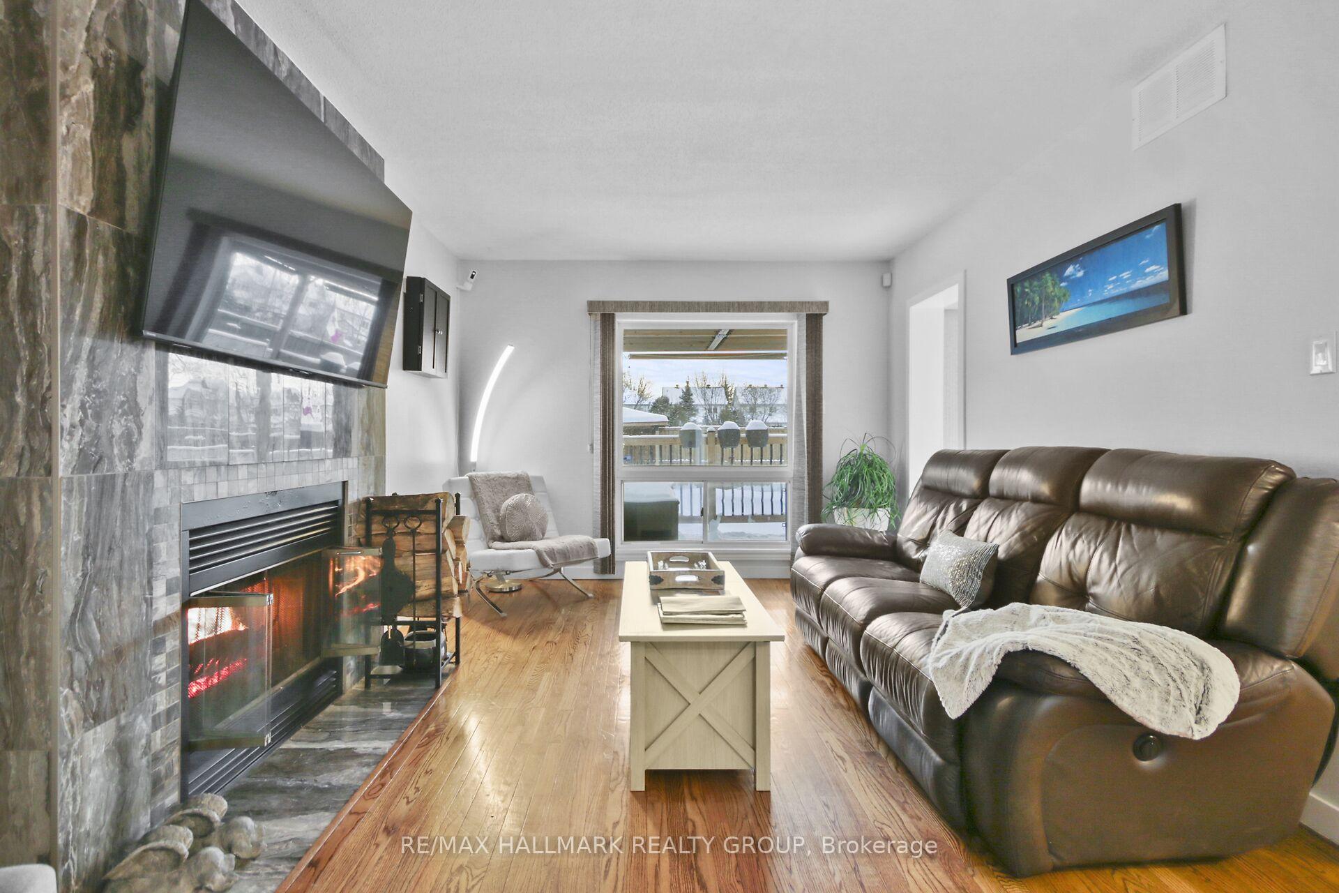 Photo 6 of 52 Peacock Crescent, Ottawa, Barrhaven - Cedargrove/Fraserdale — HOMEH