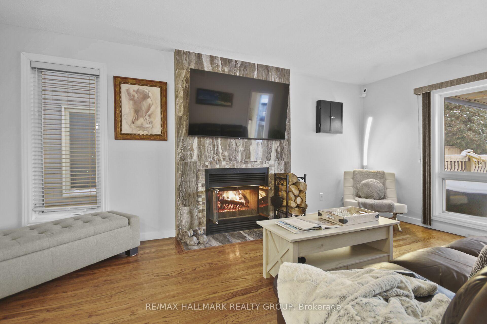 Photo 10 of 52 Peacock Crescent, Ottawa, Barrhaven - Cedargrove/Fraserdale — HOMEH