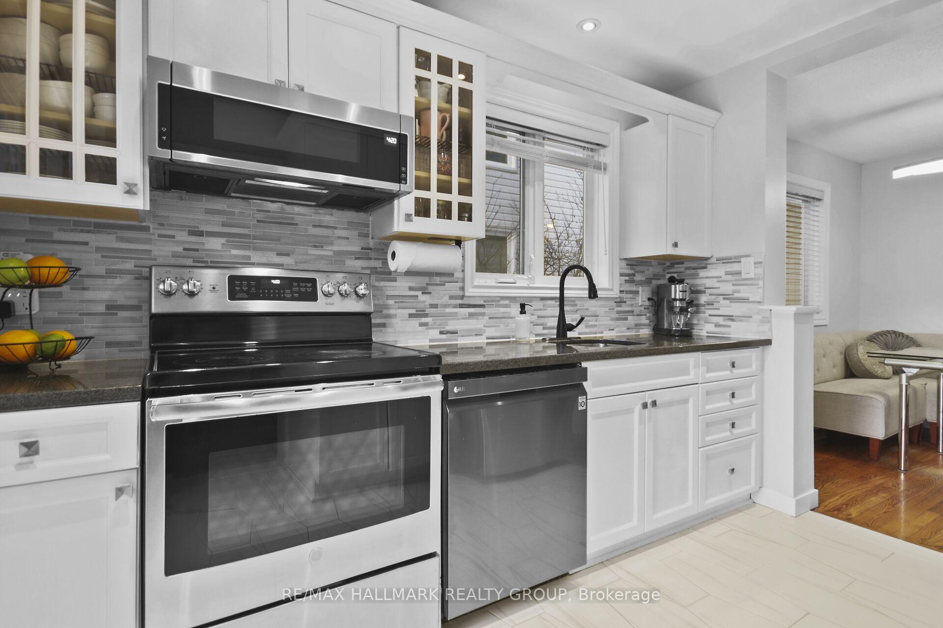 Photo 14 of 52 Peacock Crescent, Ottawa, Barrhaven - Cedargrove/Fraserdale — HOMEH