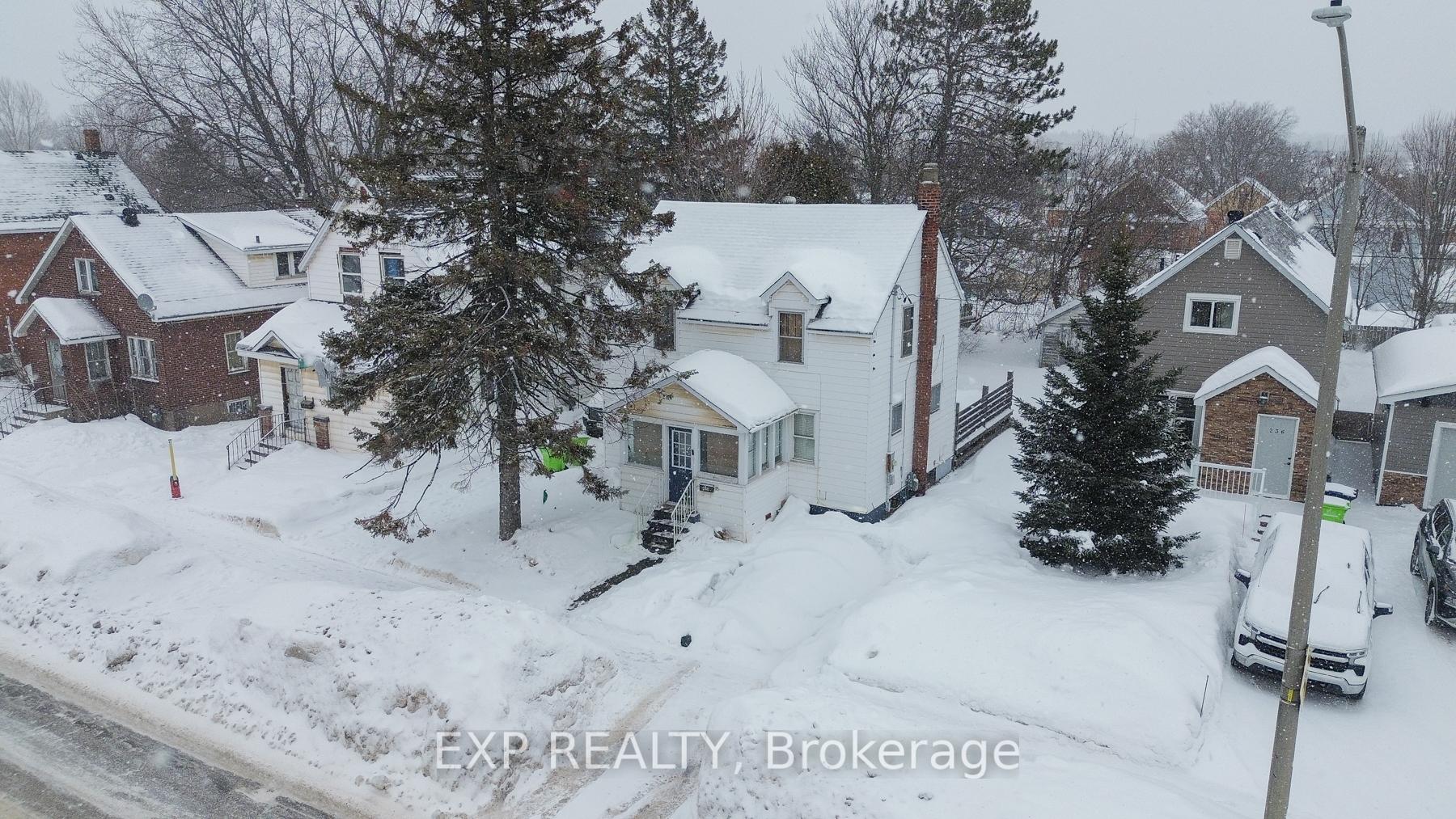 Photo 2 of 240 Huron Street, Sault Ste Marie, Ward 2 — HOMEH