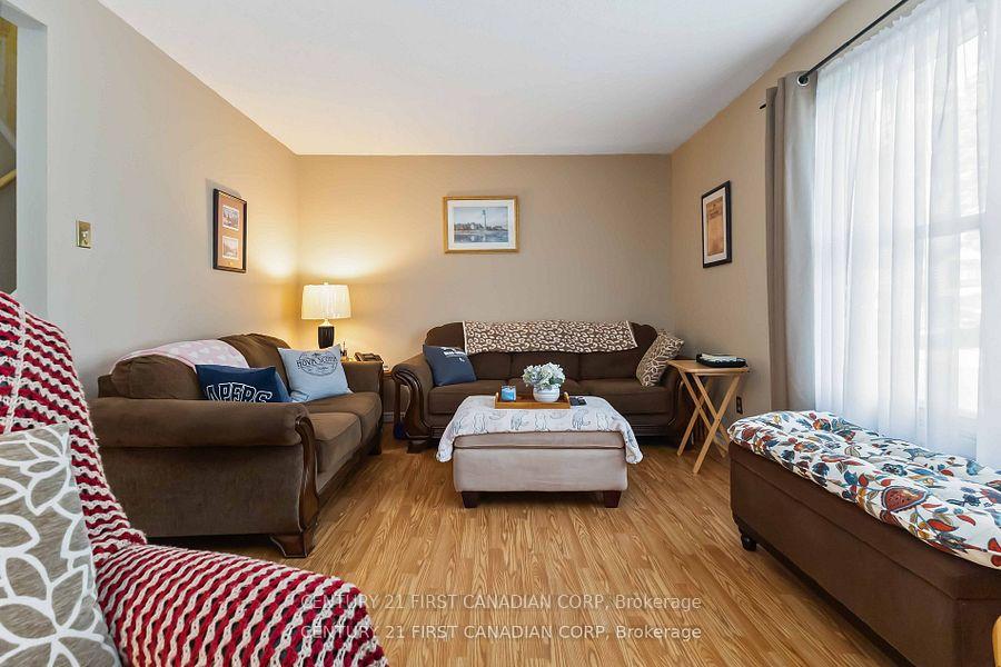 Photo 5 of 71 Golfdale Crescent, London, South Q — HOMEH