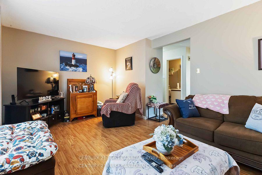 Photo 6 of 71 Golfdale Crescent, London, South Q — HOMEH