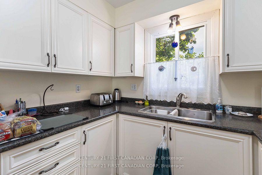 Photo 7 of 71 Golfdale Crescent, London, South Q — HOMEH