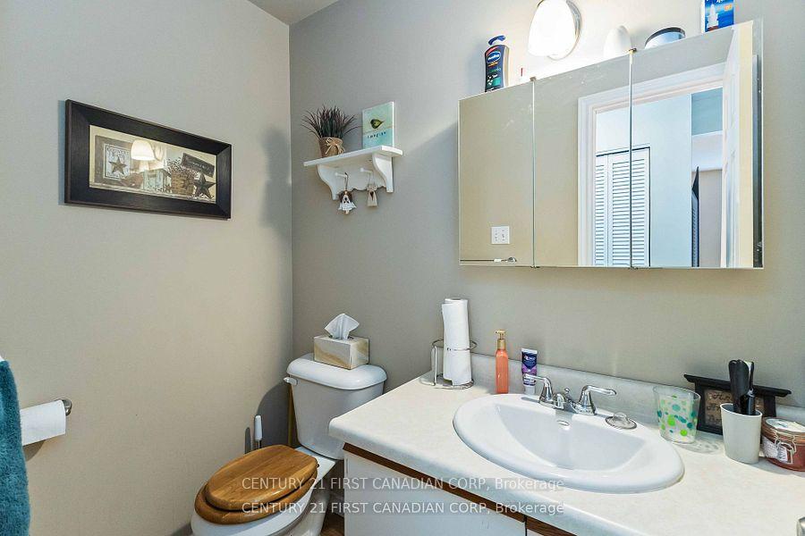 Photo 20 of 71 Golfdale Crescent, London, South Q — HOMEH