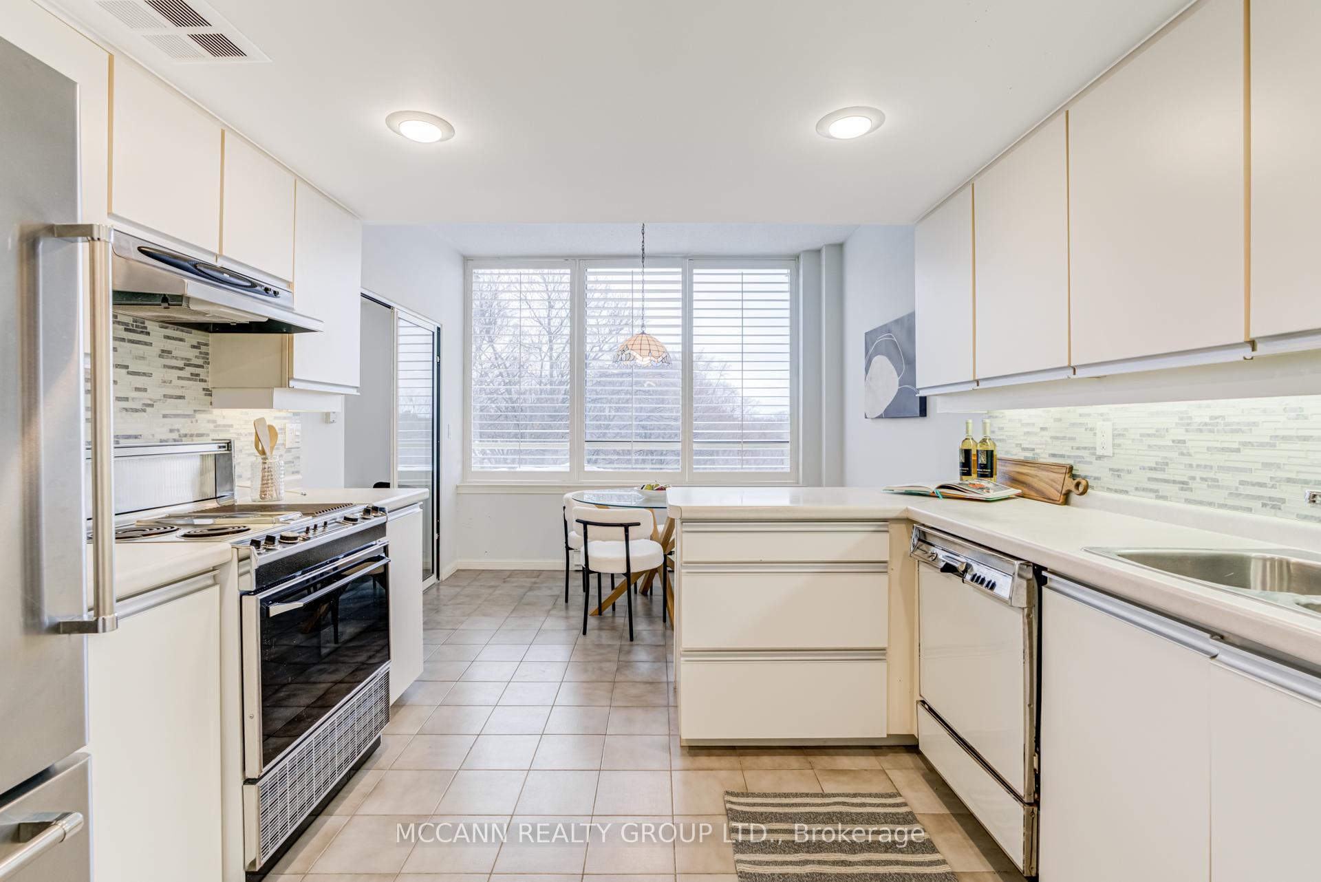Photo 16 of Unit 901, 2900 Yonge Street, Toronto, Lawrence Park South — HOMEH