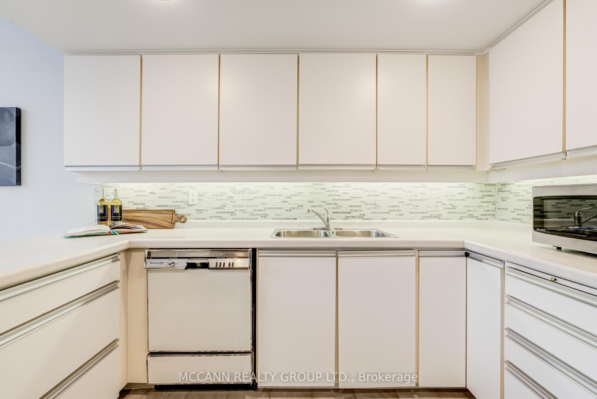 Photo 19 of Unit 901, 2900 Yonge Street, Toronto, Lawrence Park South — HOMEH