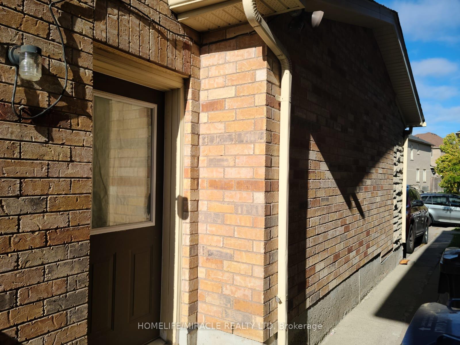 Photo 3 of 11 Heathbrook Avenue, Brampton, Bram East — HOMEH