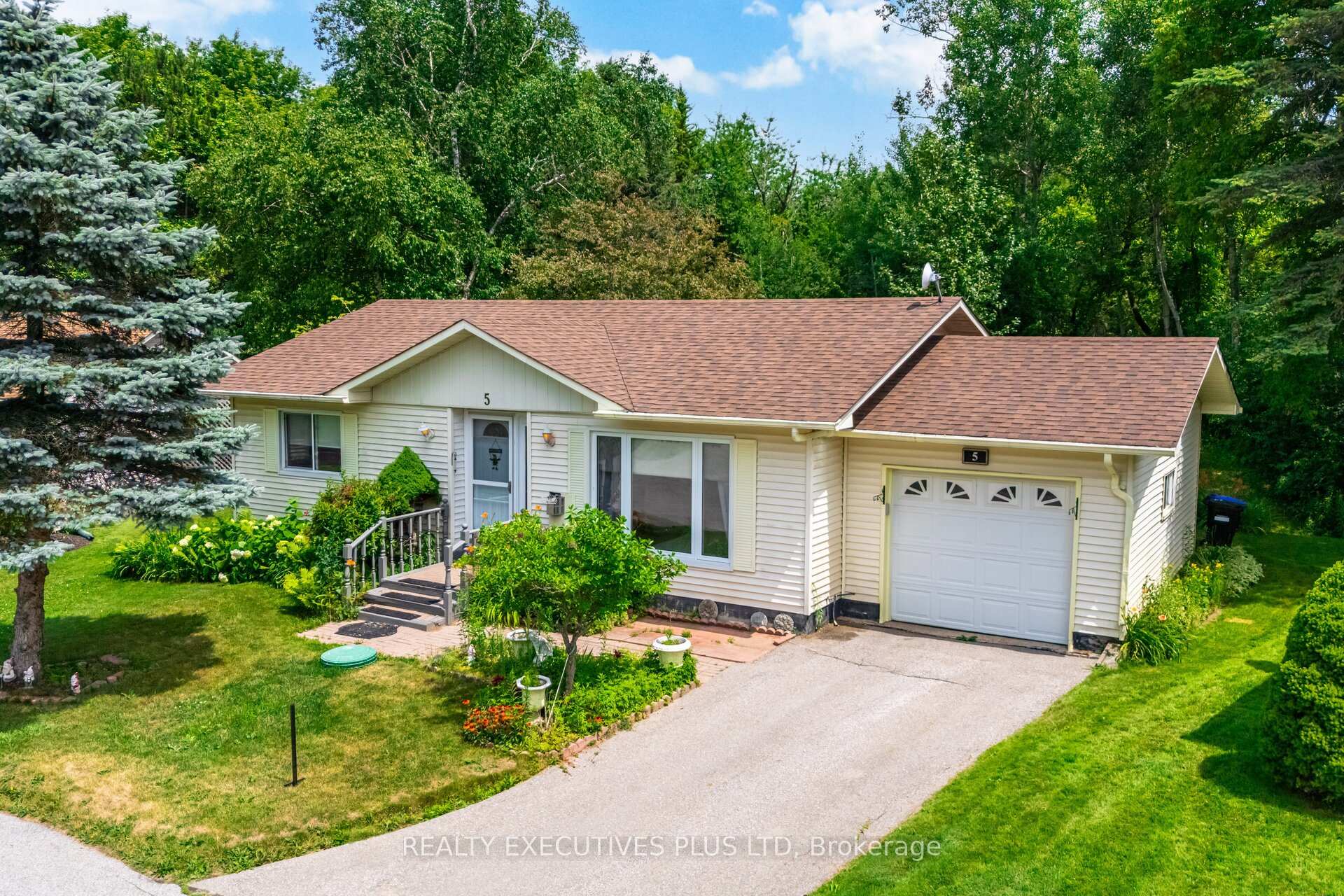 Photo 1 of 5 Pineview Court, New Tecumseth, Rural New Tecumseth — HOMEH