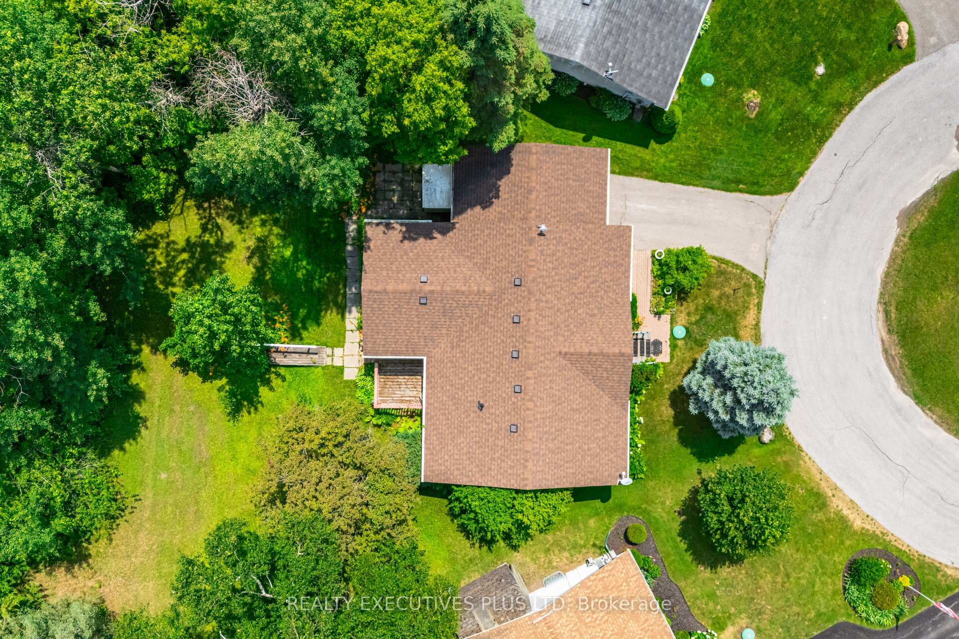 Photo 3 of 5 Pineview Court, New Tecumseth, Rural New Tecumseth — HOMEH