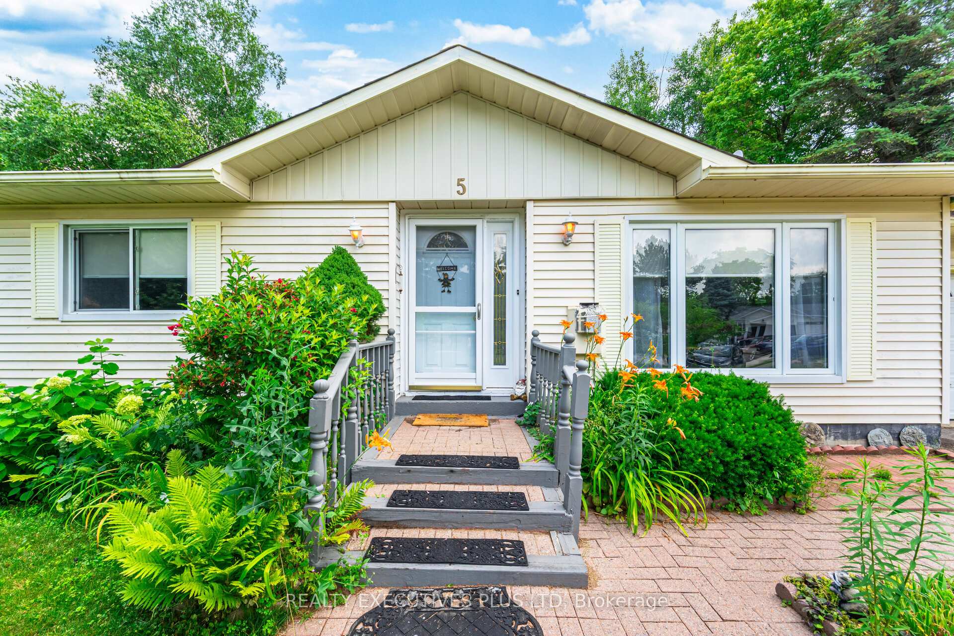 Photo 5 of 5 Pineview Court, New Tecumseth, Rural New Tecumseth — HOMEH